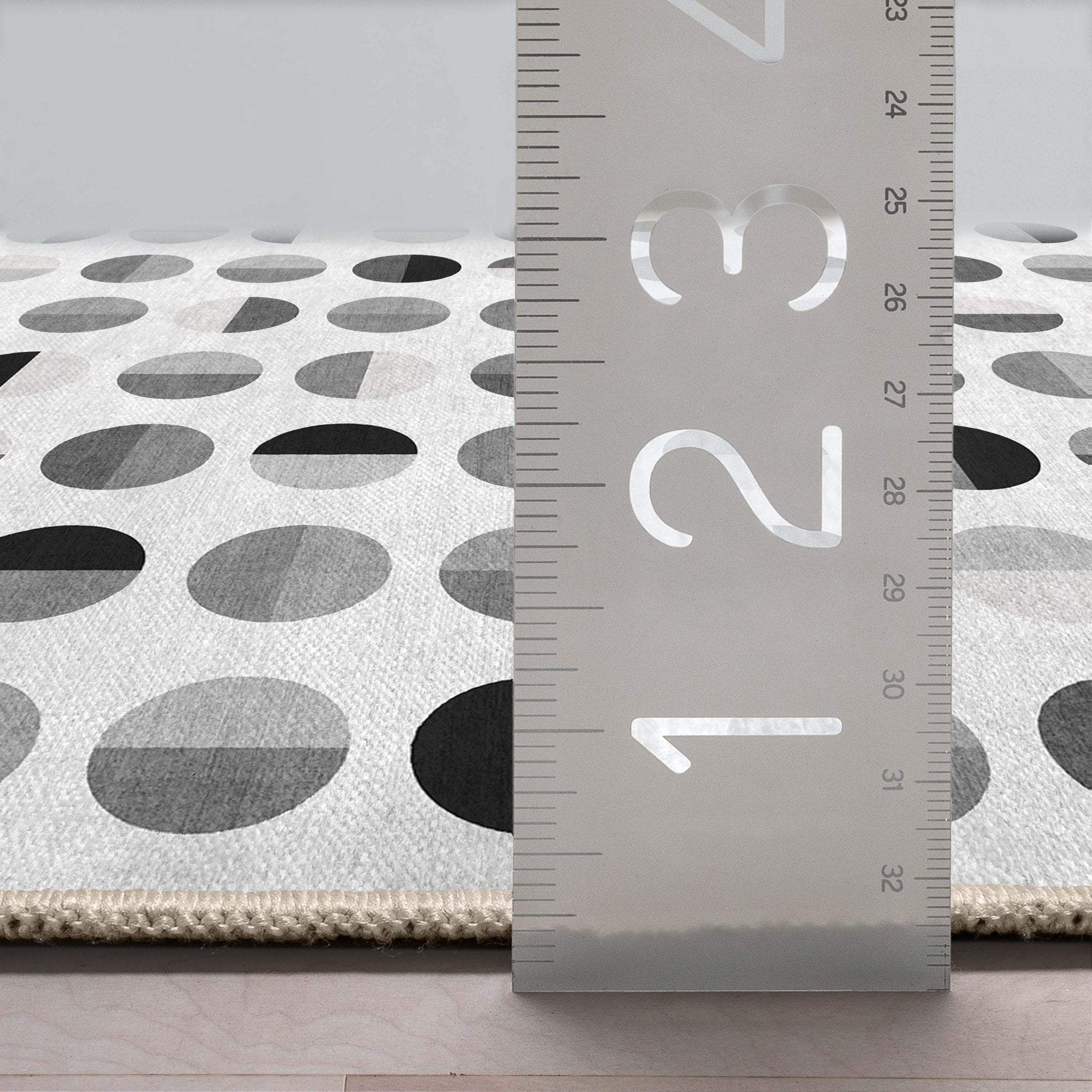 Apollo Modern Geometric Split Dot Black & White Rug、mySite、gigharbornorthrealestate
