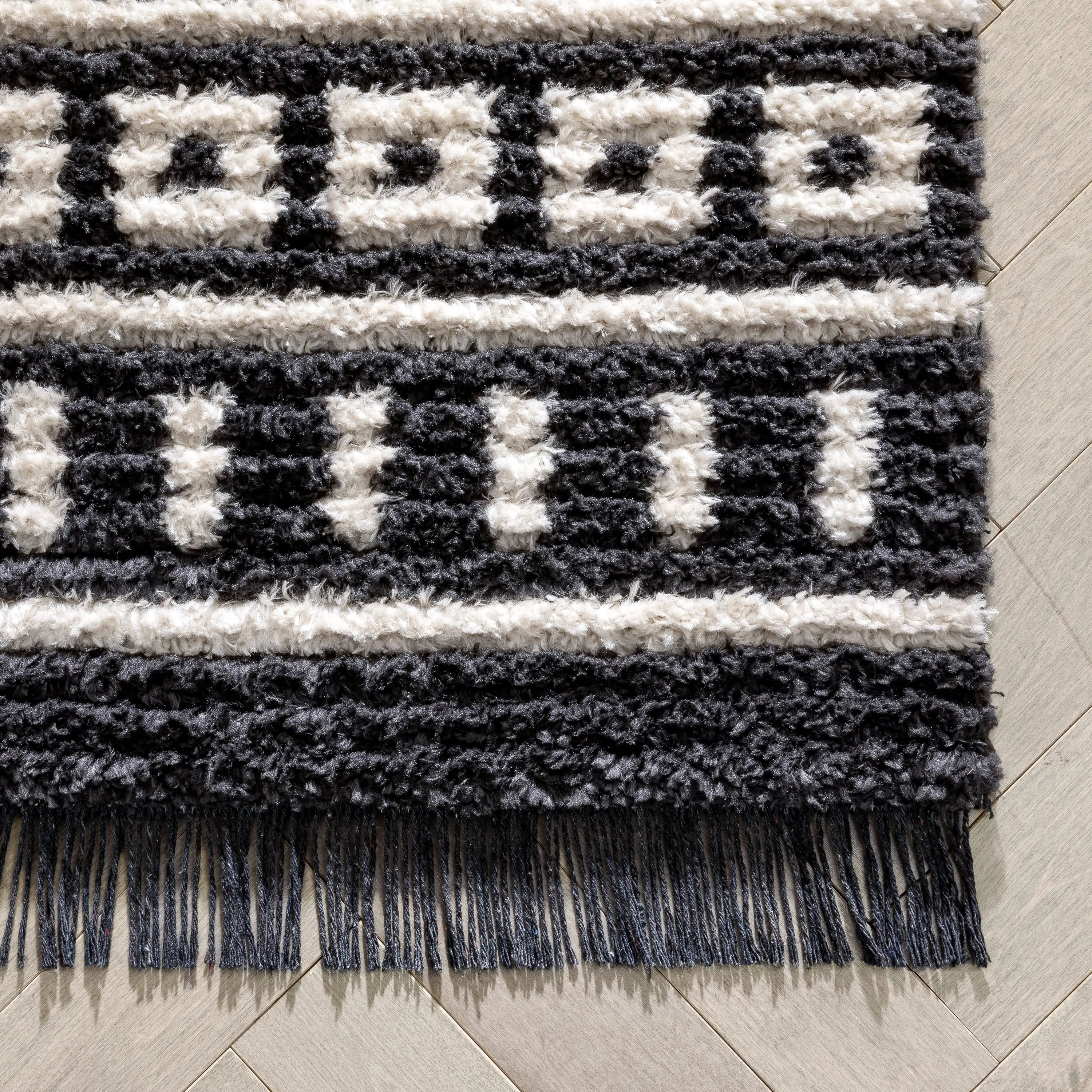 Nokomis Tribal Diamond Lattice Pattern Grey High-Low Textured Pile Rug、mySite、gigharbornorthrealestate