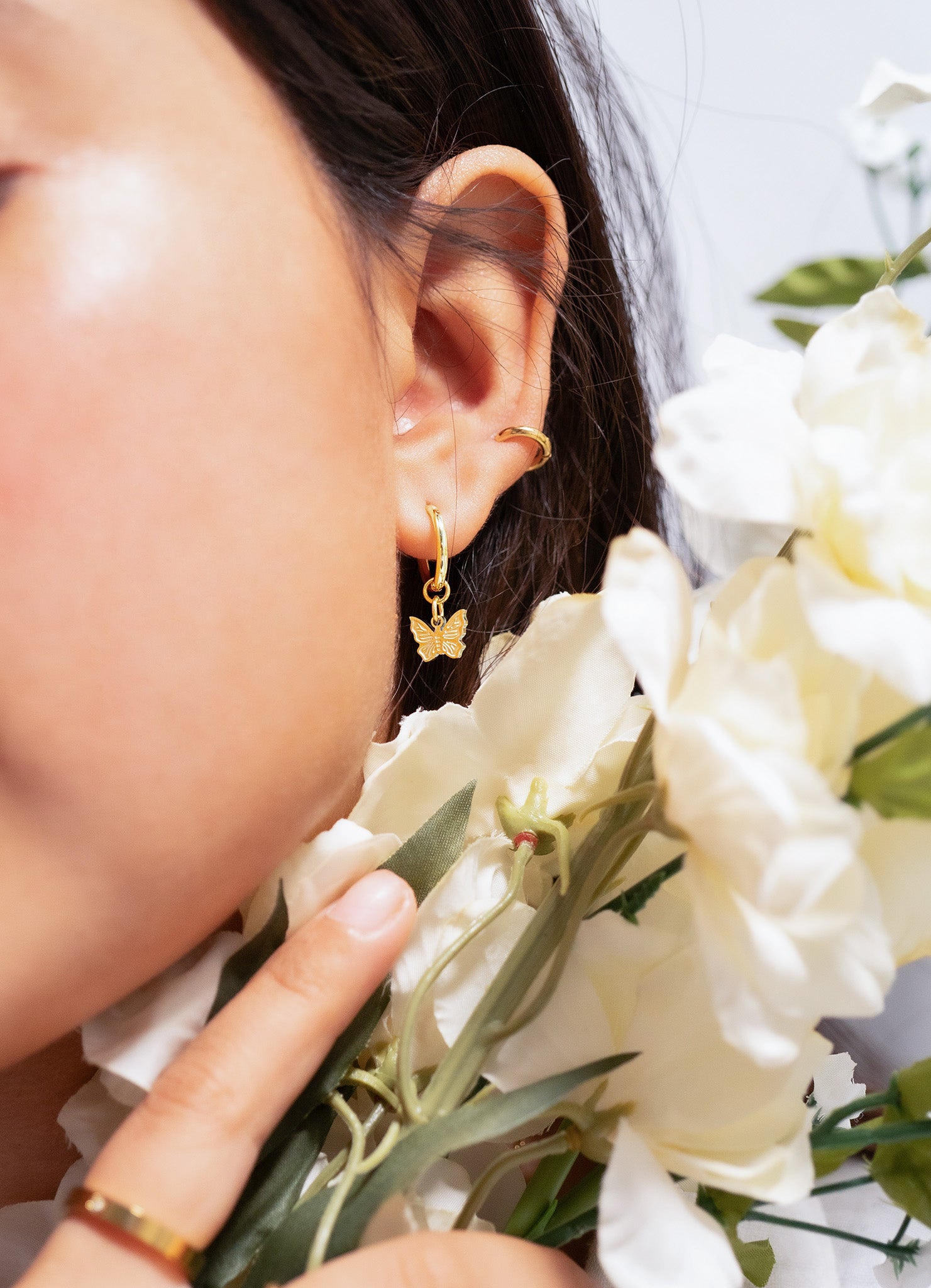 18K Gold PVD Stainless Steel Butterfly Huggie Earrings / ERJ0050、mySite、dreamappss