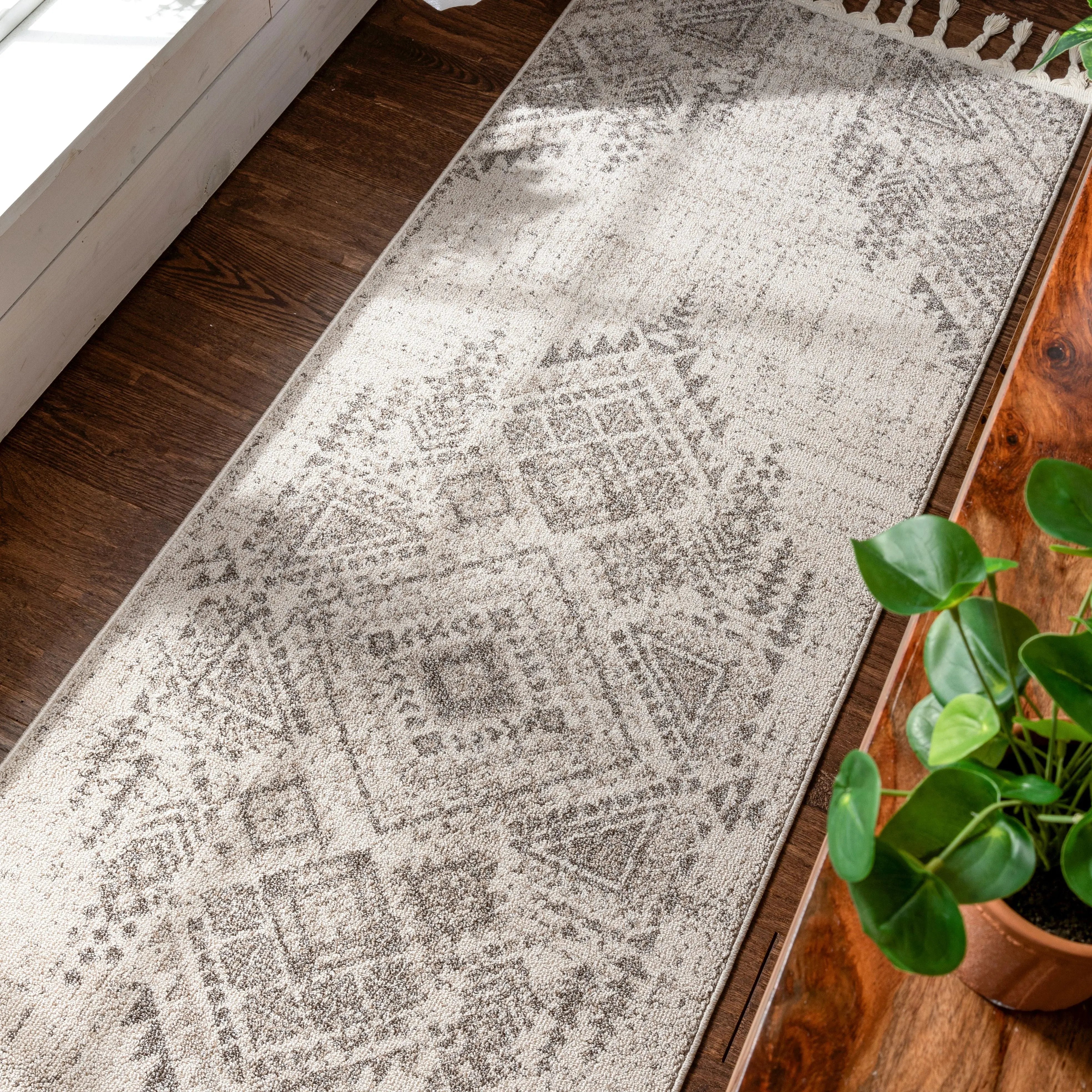 Anette Vintage Distressed Medallion Beige Kilim-Style Rug、mySite、gigharbornorthrealestate