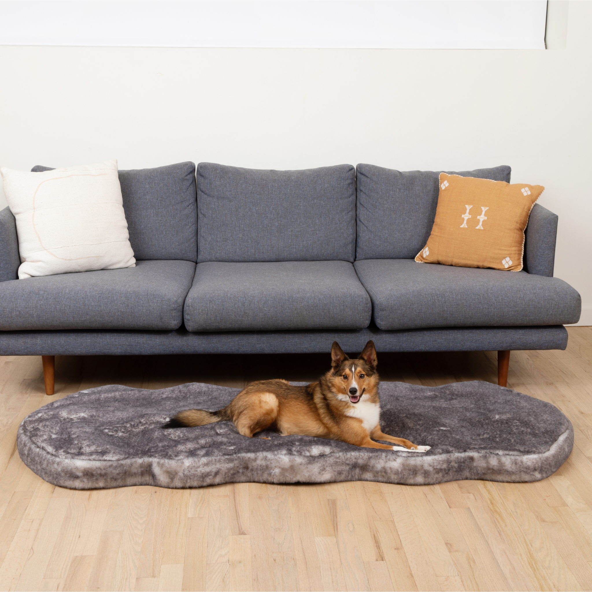 PupRug™ Runner Luxe Faux Fur Memory Foam Dog Bed - Ultra Soft Chinchilla、mySite、solidvoid