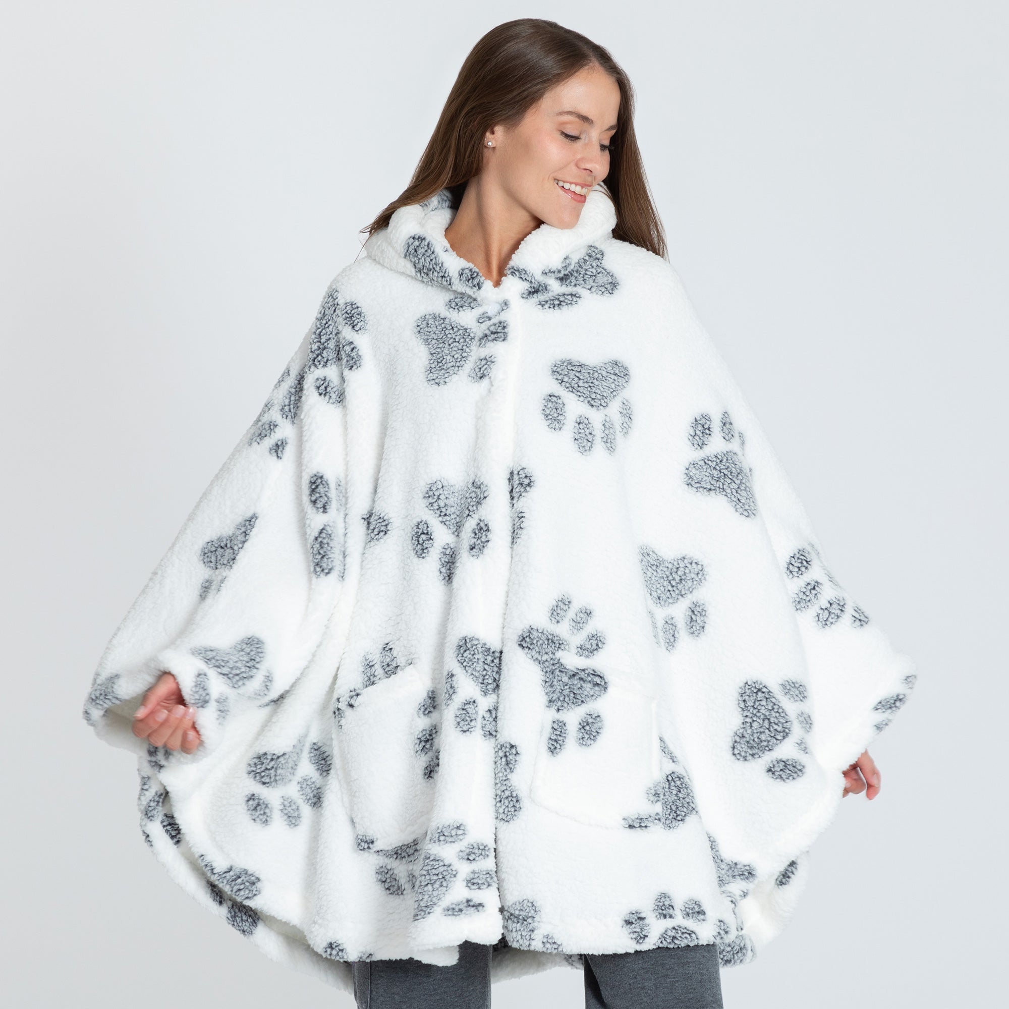 Cozy in Paws Plush Sherpa Fleece Hooded Cape with Pockets、mySite、camillekostekn