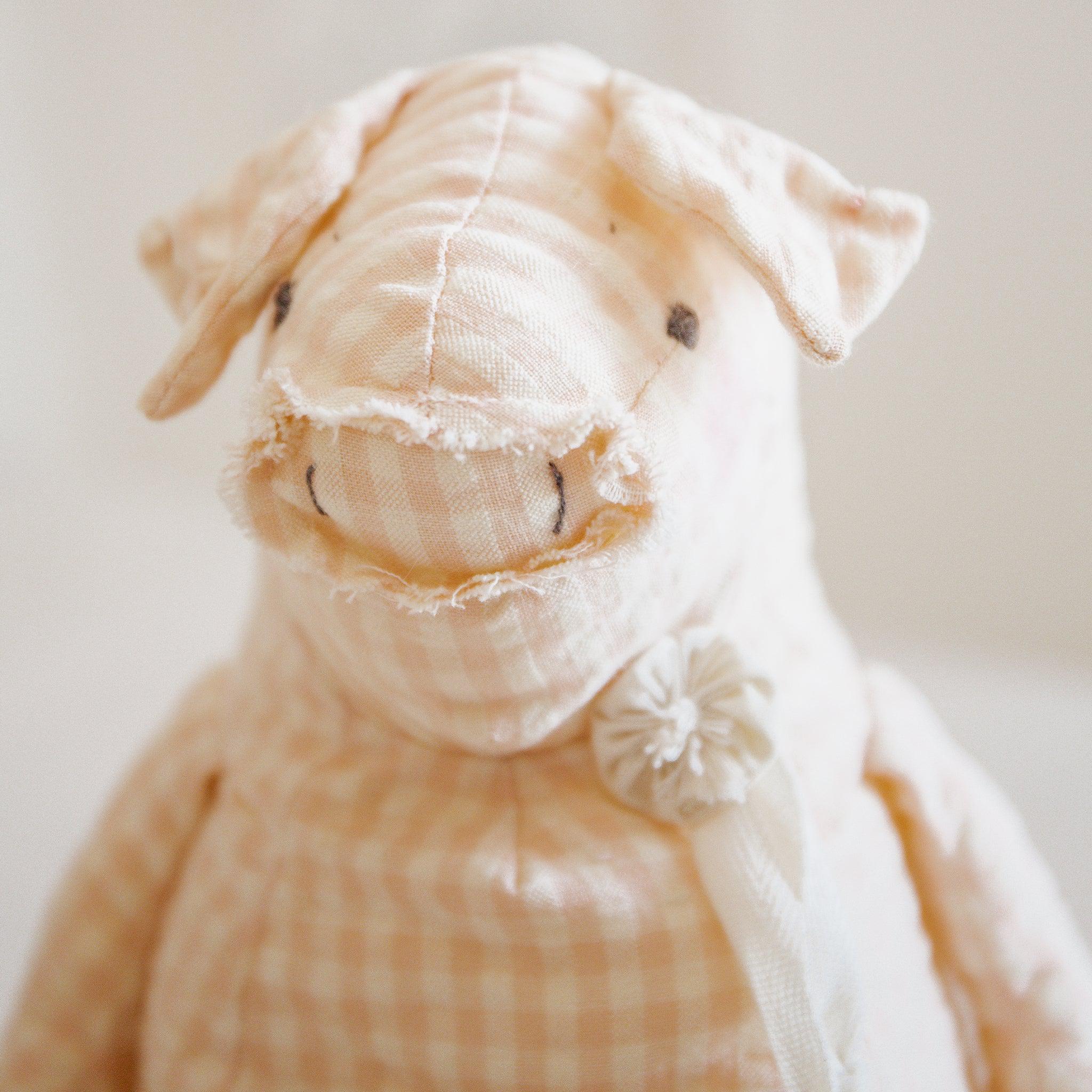 RETIRED - Hutch Studio Original - Sweet Peach - Hand-Crafted Cotton Pig、mySite、g9winljtr
