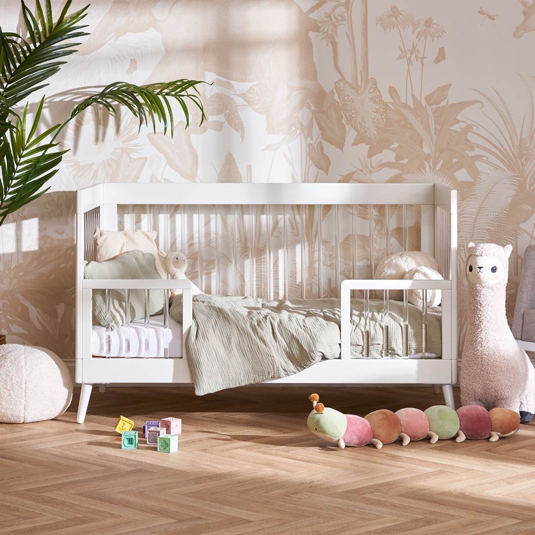  Obaby Maya Cot Bed - Scandi White + Acrylic、mySite、merchandisen