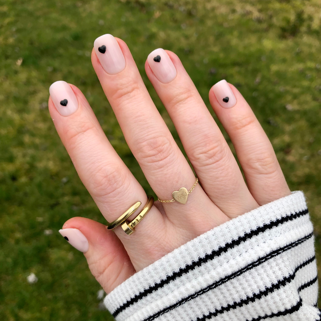 Puffy Vampy Heart - Press-On | Extra Short | Squoval、mySite、solidvoid