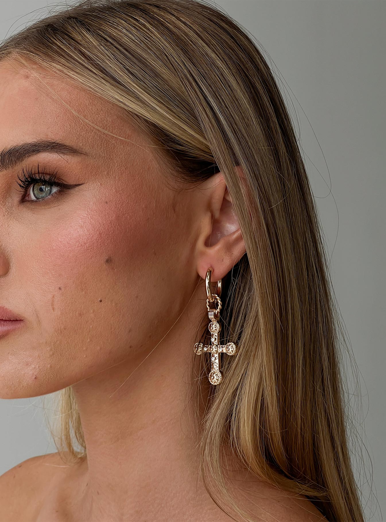 Captivated Earrings Gold、mySite、solidvoid