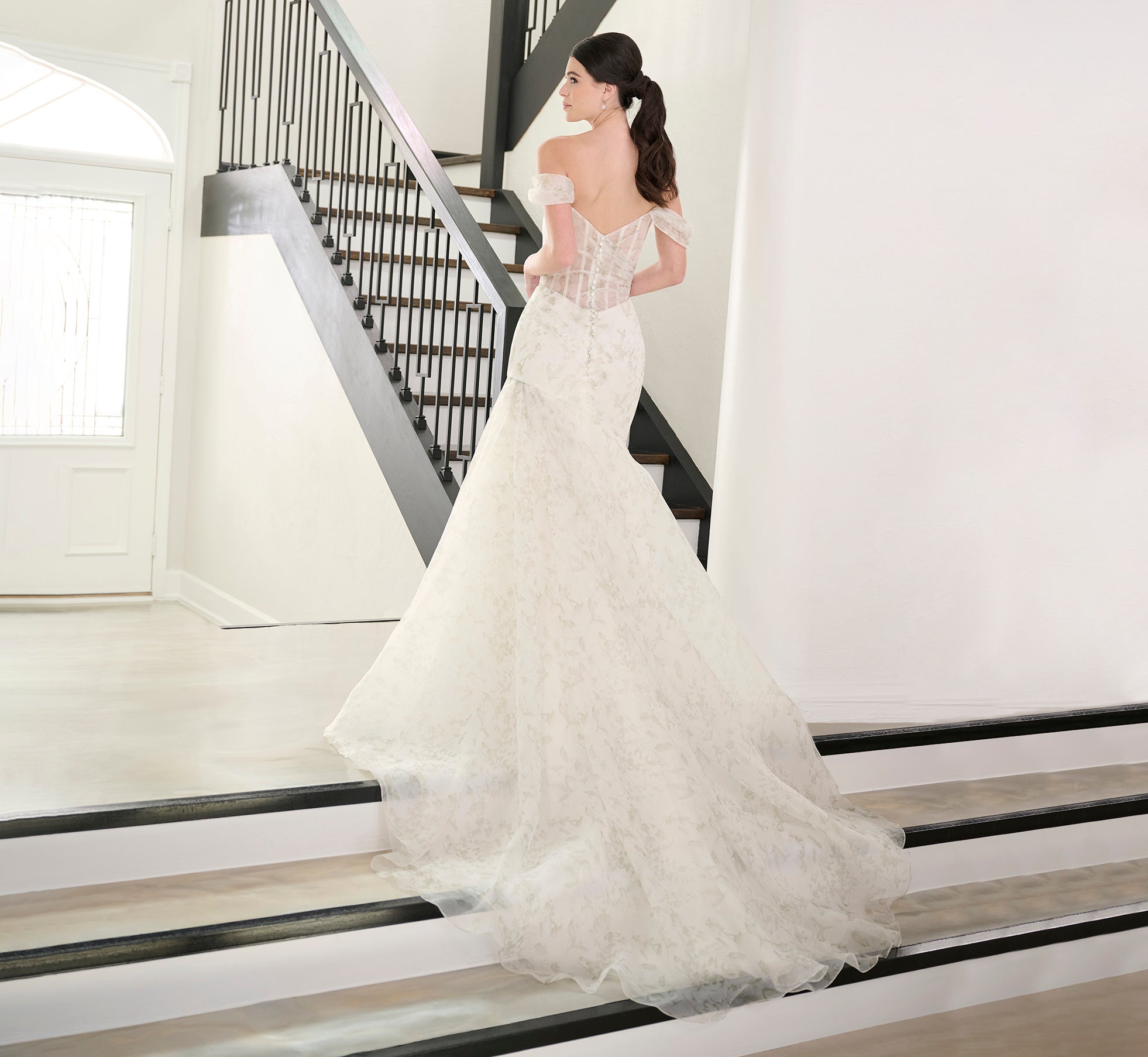 Watercolor Printed Organza Gown In Green Multi、mySite、solidvoid