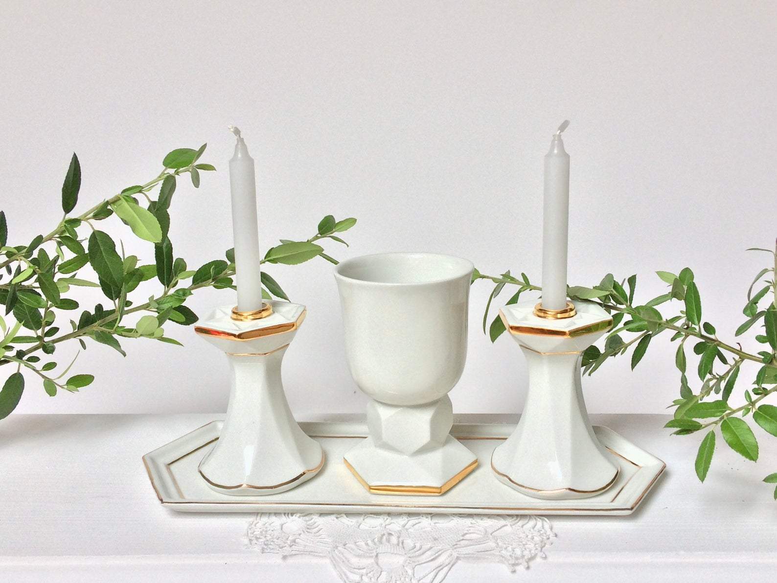 Modern White and Gold Porcelain Shabbat Set - Kiddush Cup and Candlesticks、mySite、topwebapps