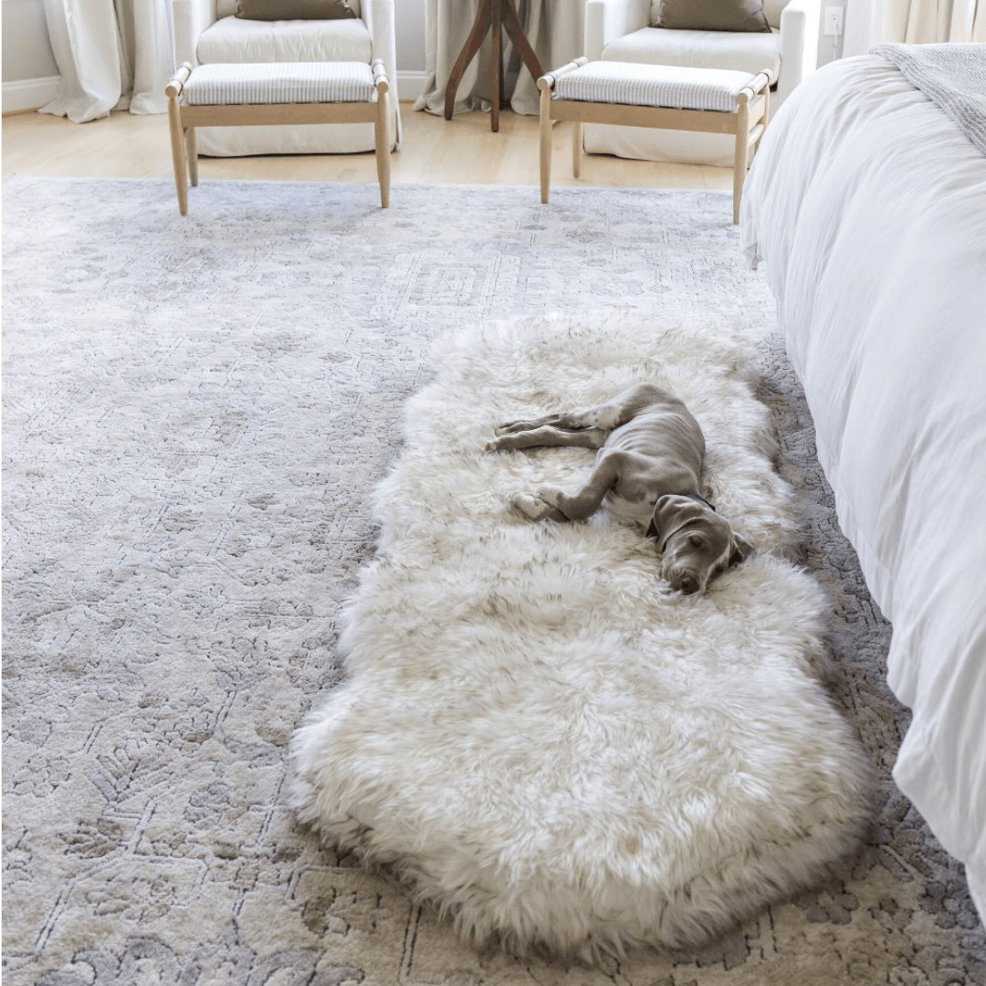 PupRug™ Runner Faux Fur Memory Foam Dog Bed - Curve White with Brown Accents、mySite、solidvoid