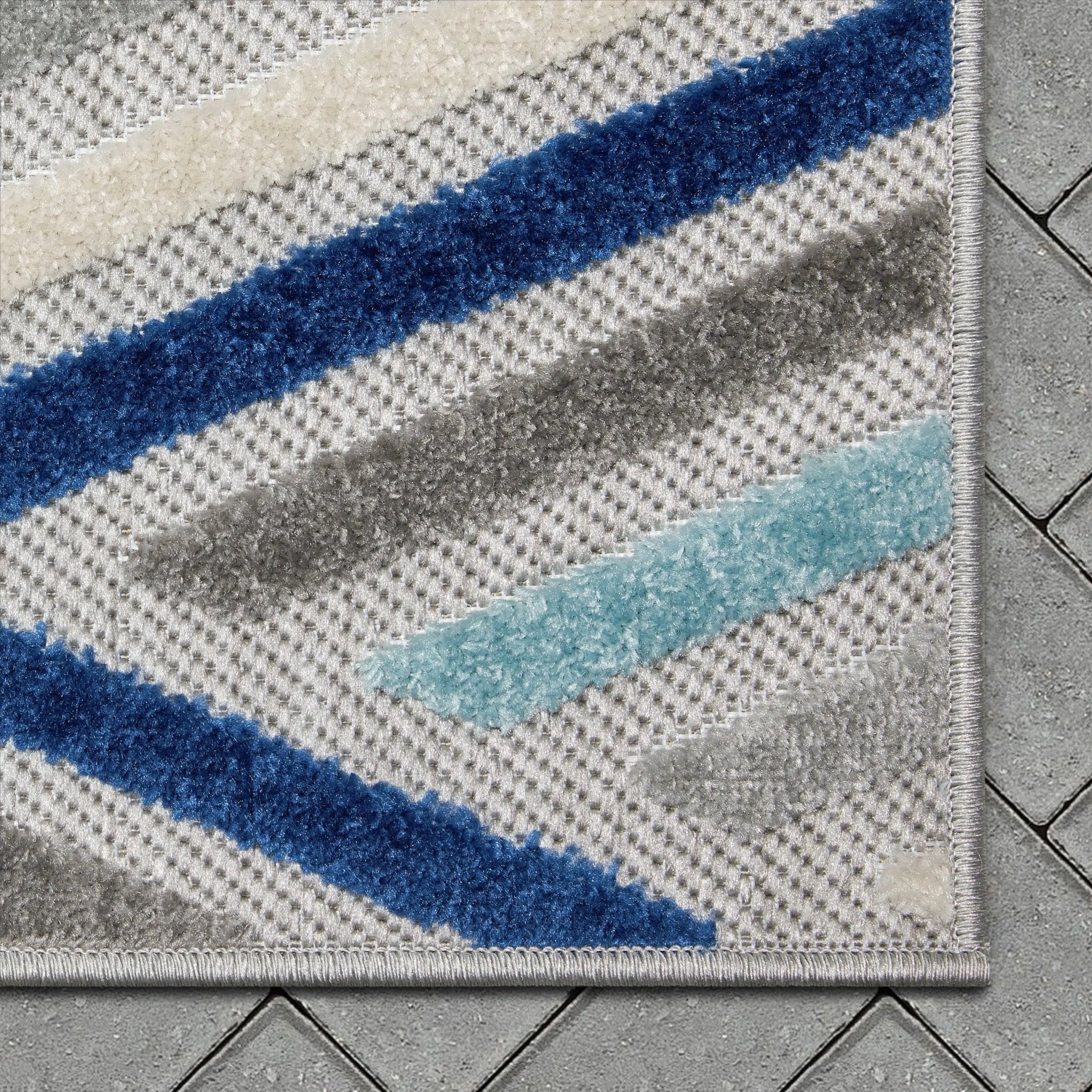 Neema Modern Chevron Striped Indoor/Outdoor Grey Blue High-Low Rug、mySite、gigharbornorthrealestate