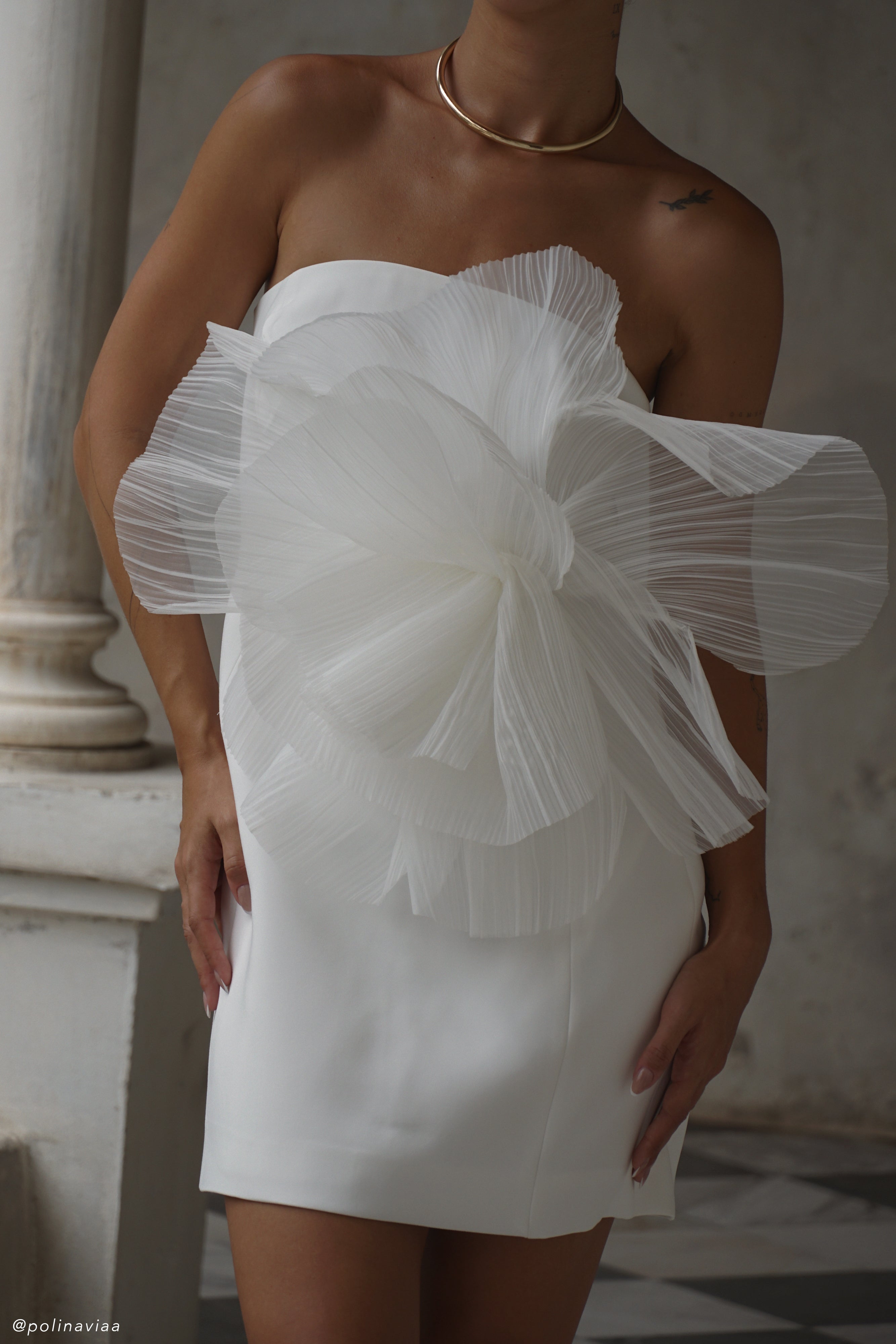 Victoria Strapless Mini Dress With Oversized Flower - White、mySite、solidvoid