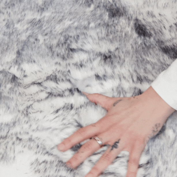 PupRug™ Runner Luxe Faux Fur Memory Foam Dog Bed - Ultra Plush Arctic Fox、mySite、solidvoid