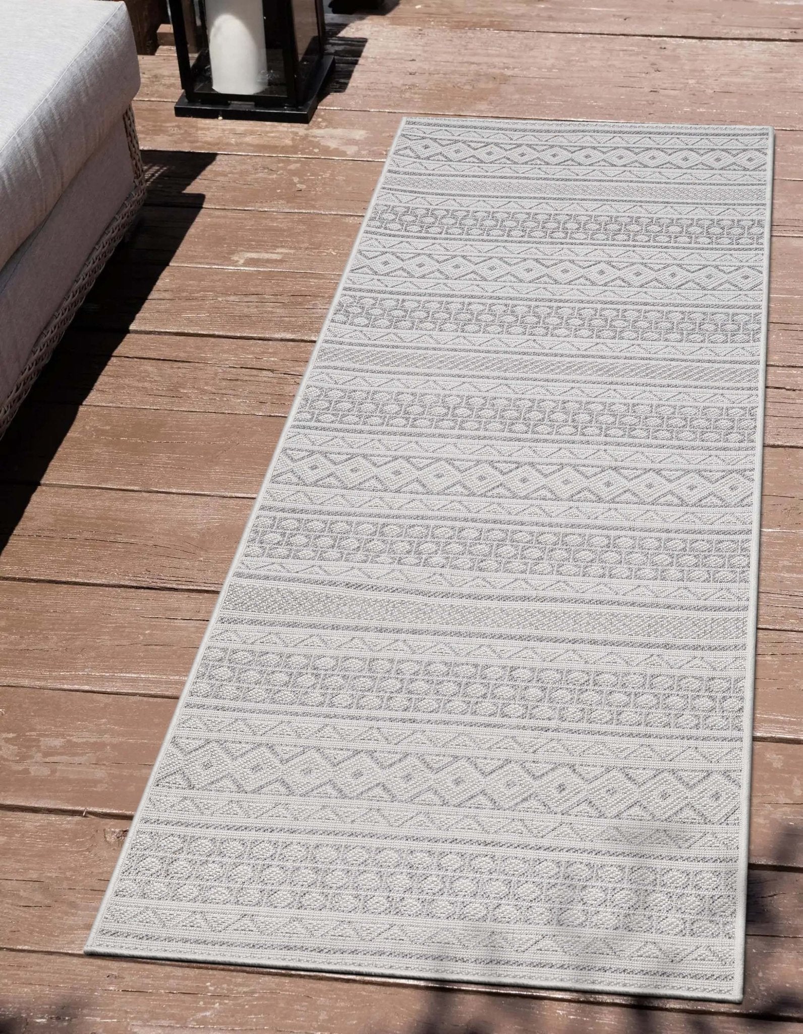 Arwen Tribal Indoor/Outdoor Grey Textured Rug、mySite、gigharbornorthrealestate