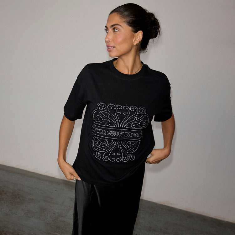 Black Beaded Logo T-shirt、mySite、solidvoid