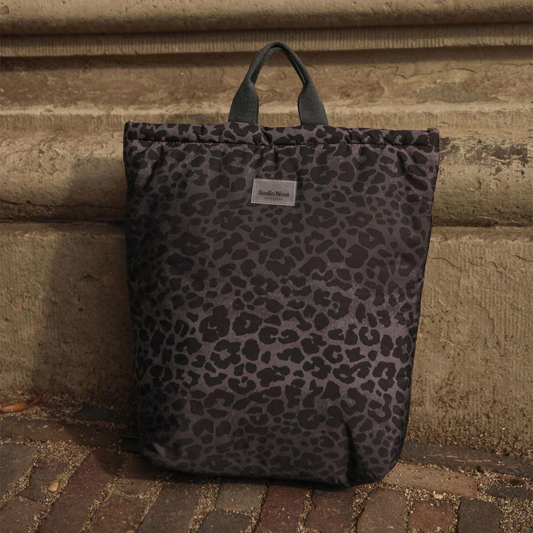  Studio Noos Antra Leopard Puffy Adult Backpack - Dark Grey、mySite、merchandisen