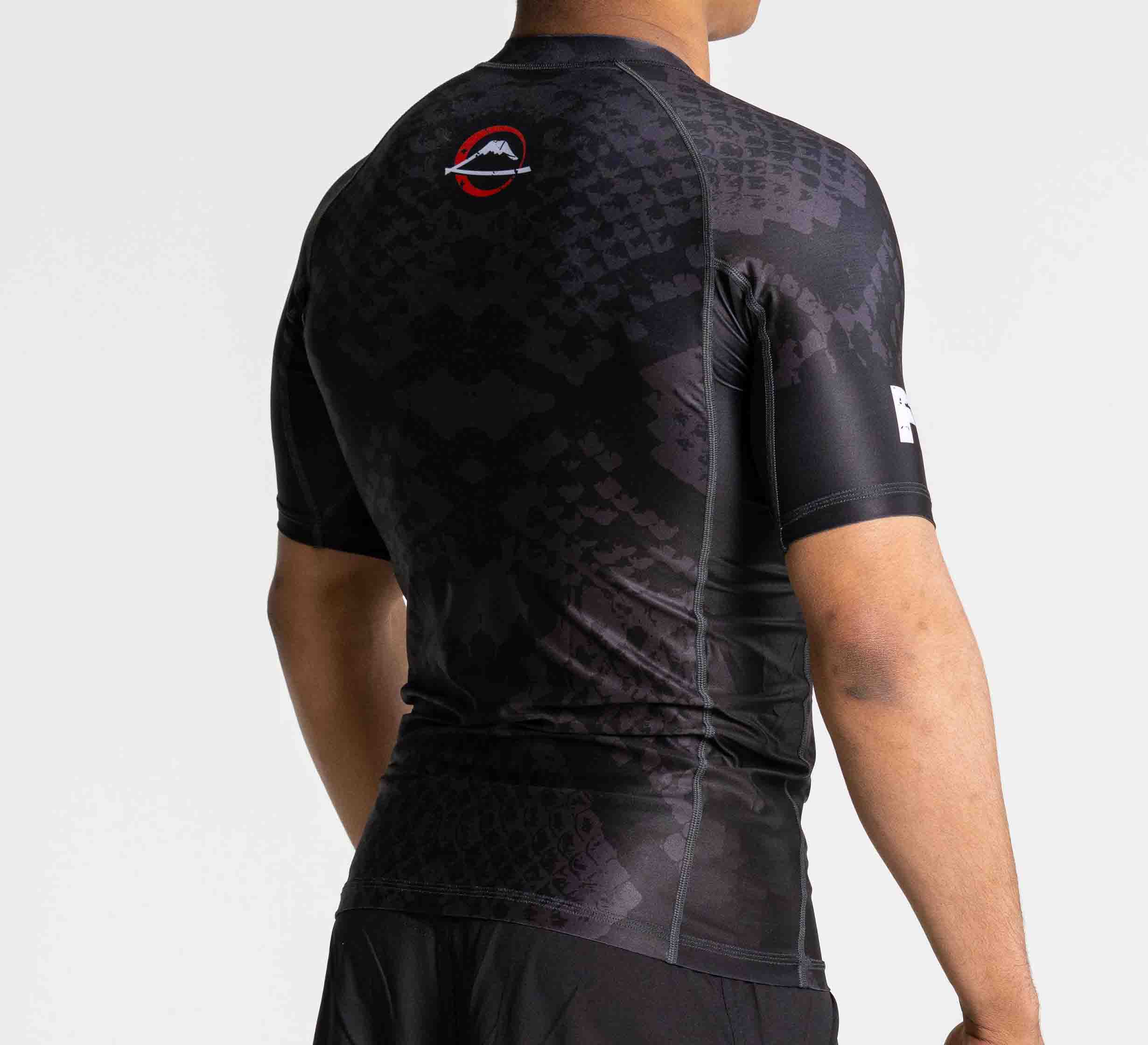 Oni vs. Anaconda Short Sleeve Rashguard Black、mySite、gigharbornorthrealestate