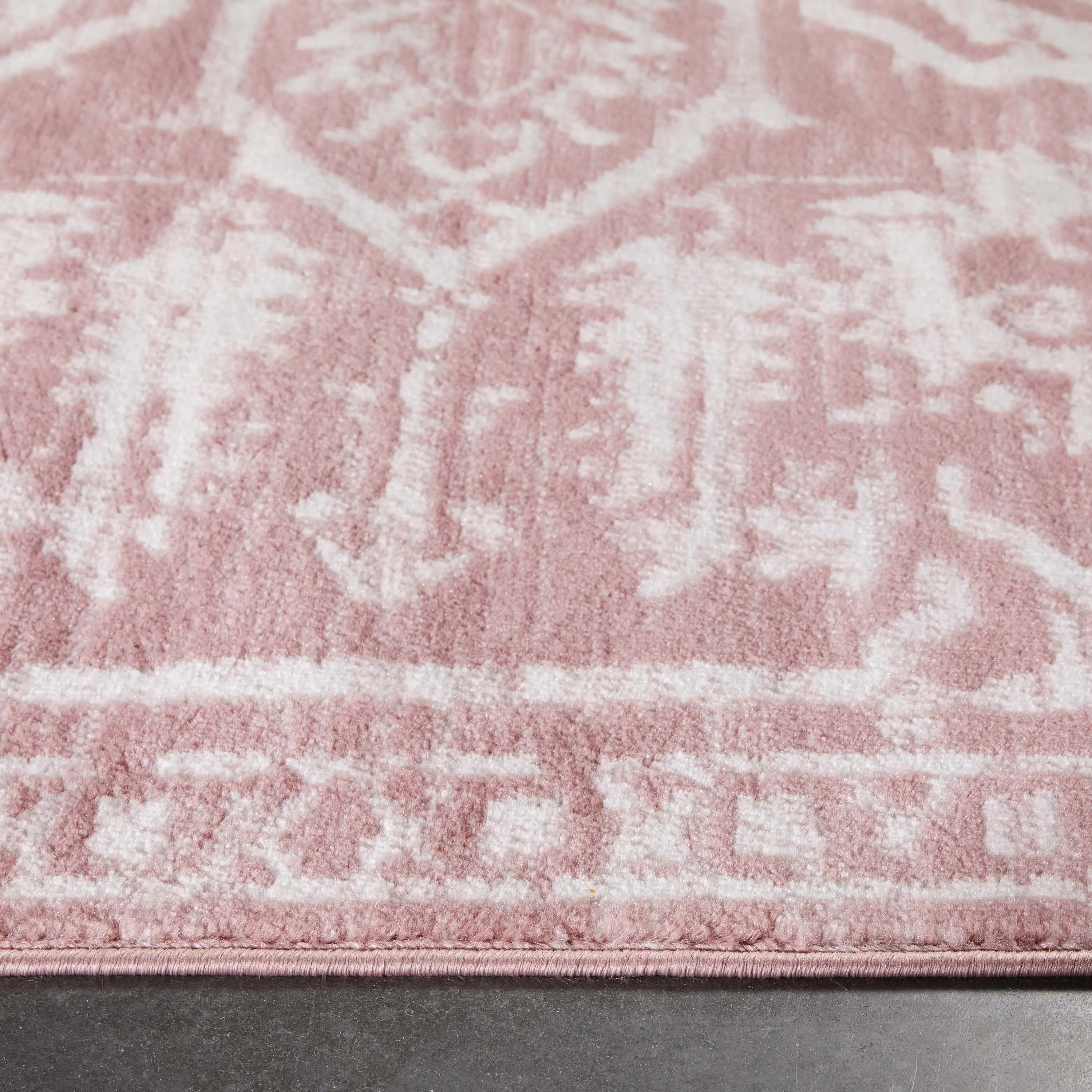 Disa Vintage Medallion Blush Soft Rug By Chill Rugs、mySite、gigharbornorthrealestate