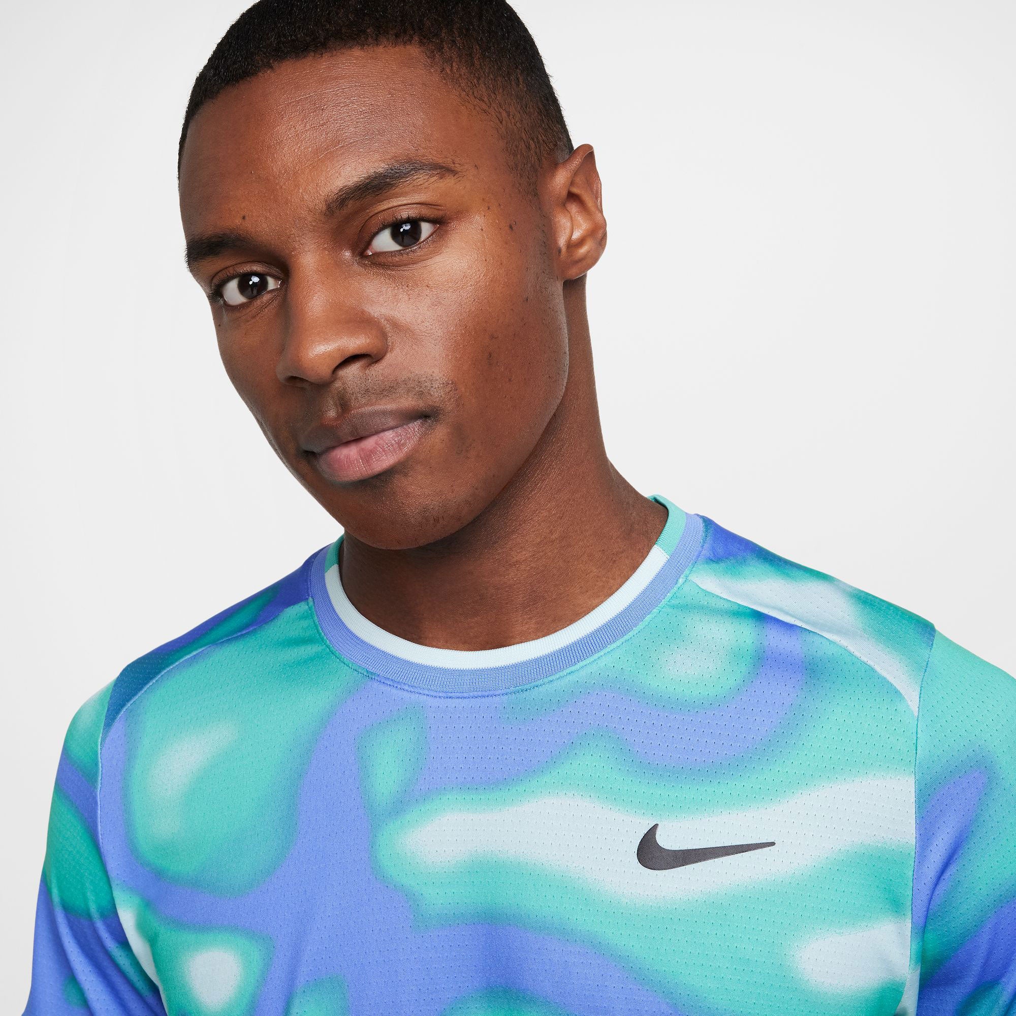 NikeCourt Advantage Men's Dri-FIT Printed Tennis Shirt、mySite、neckold