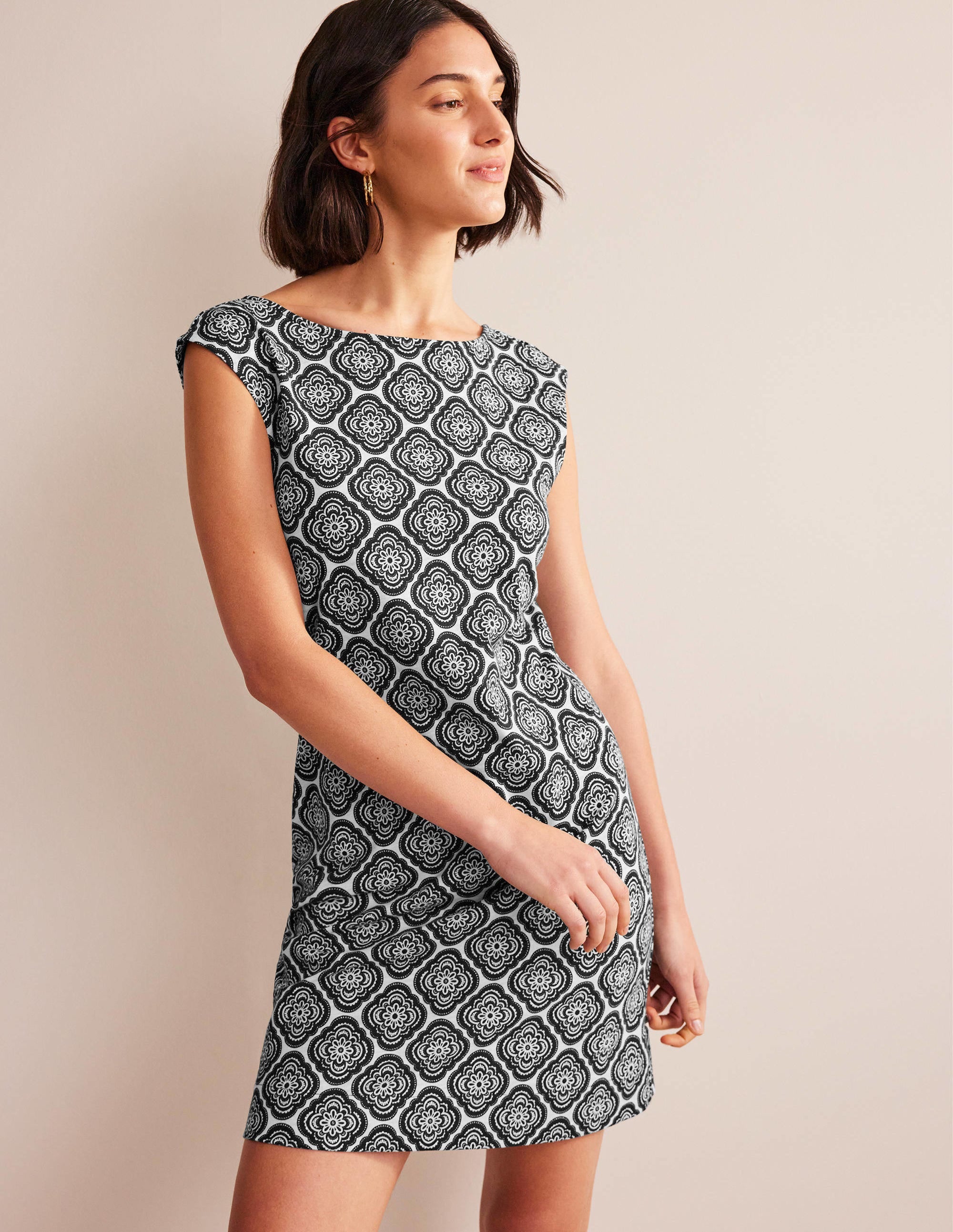  Sleeveless Jersey Shift Dress-Black, Botanic Blush、mySite、ashleygrahame