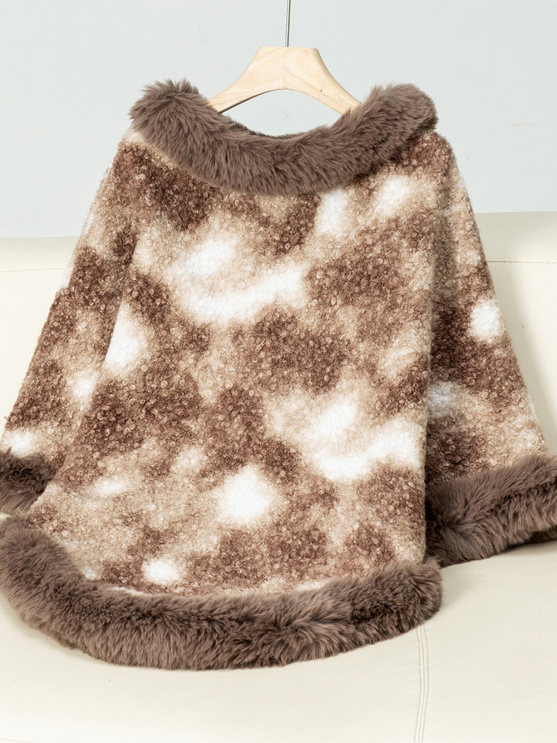  Furry Contrast Three-Quarter Poncho、mySite、justintrudeaud