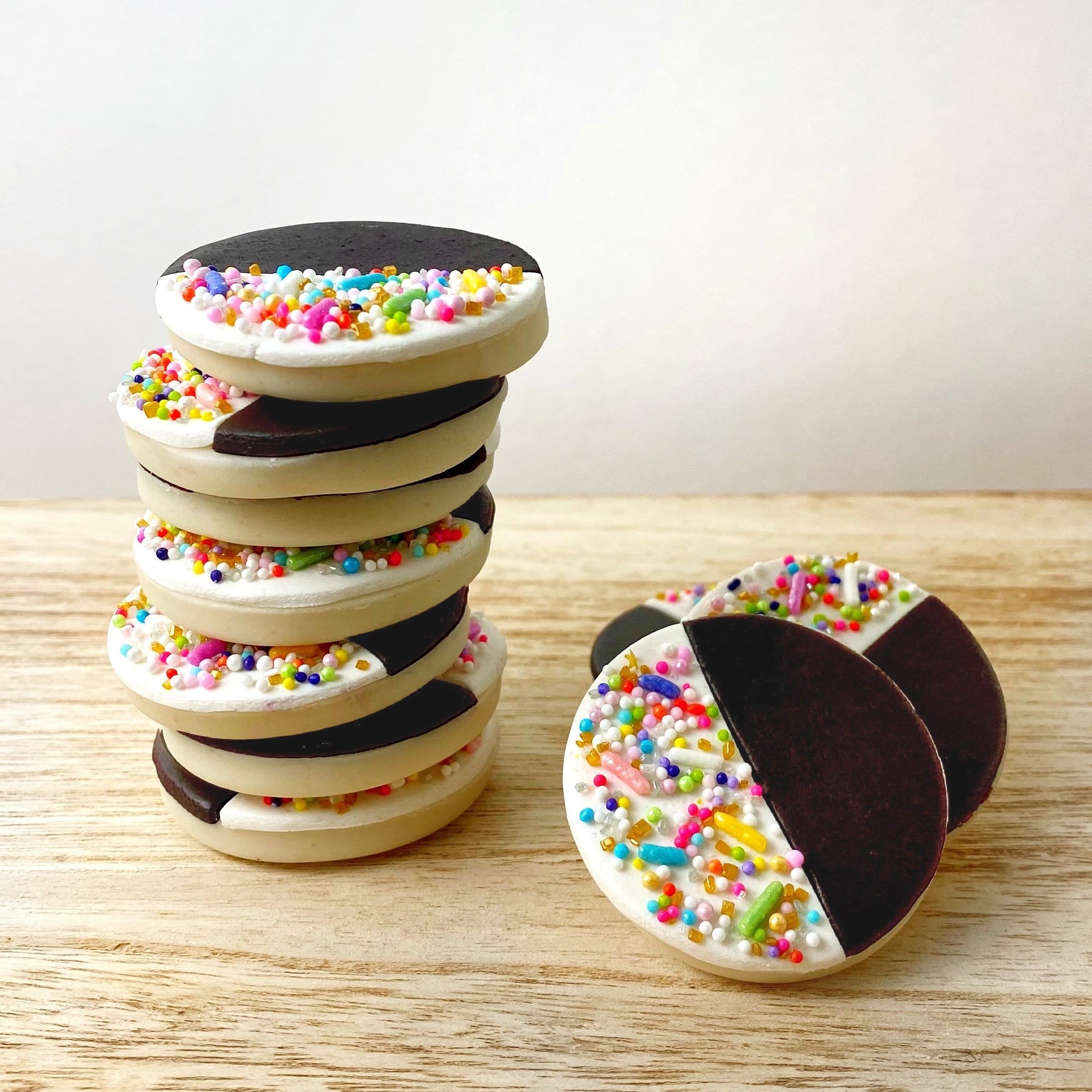 Marzipan Sprinkle Black & White Cookies、mySite、topwebapps