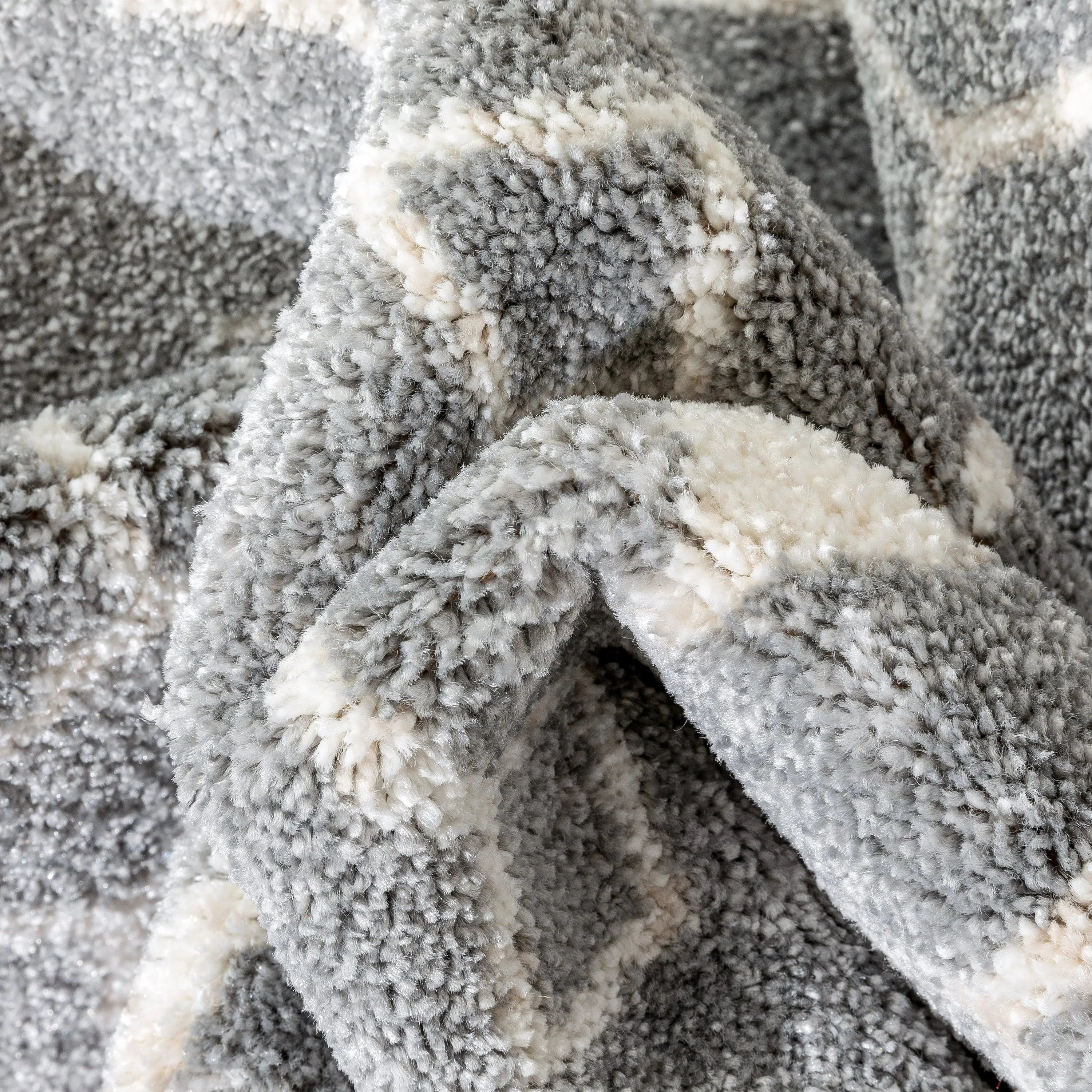 Transistora Nordic Tribal Trellis Pattern Grey Rug、mySite、gigharbornorthrealestate