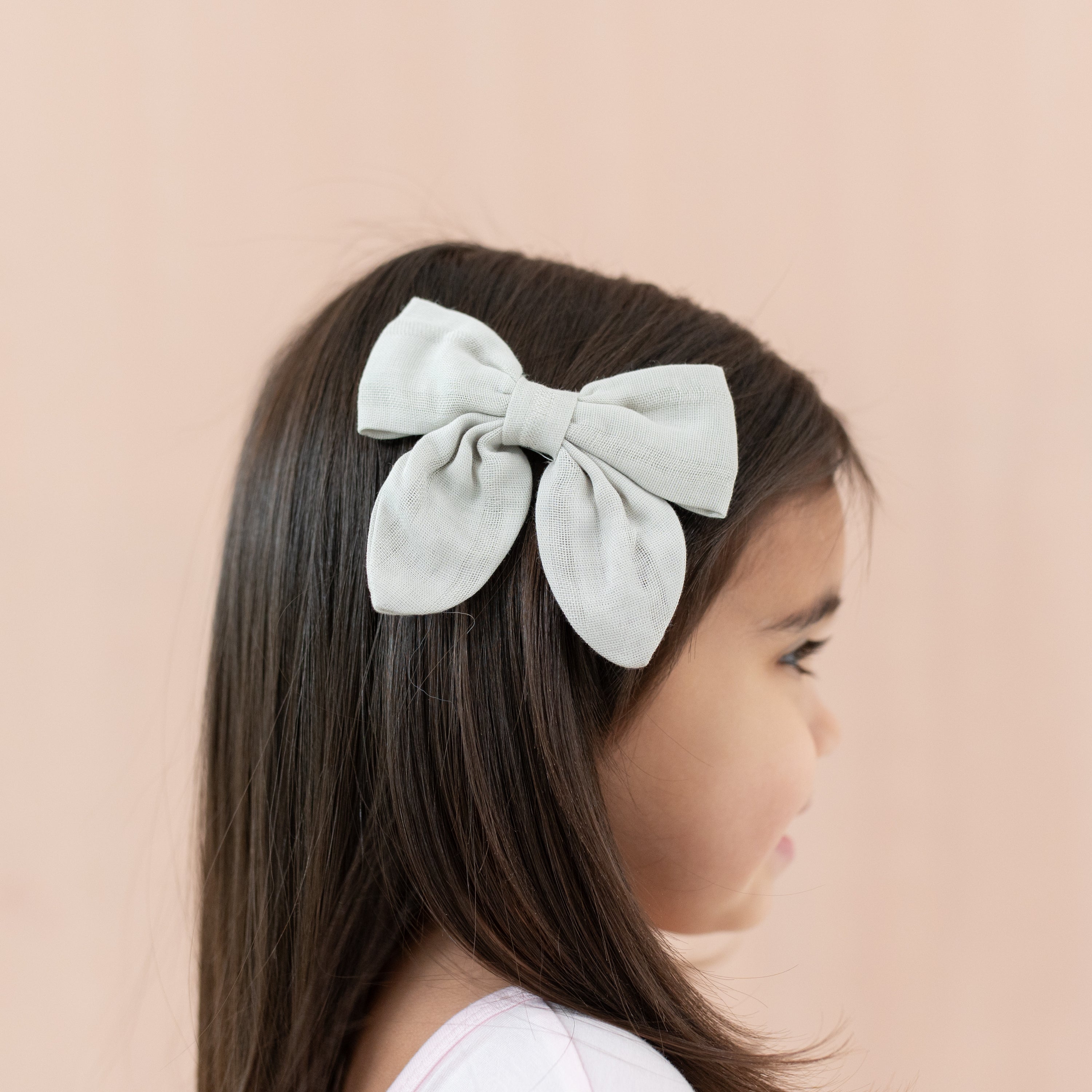  Bamboo Muslin Alligator Clip Bow in Oat、mySite、layawaytickets