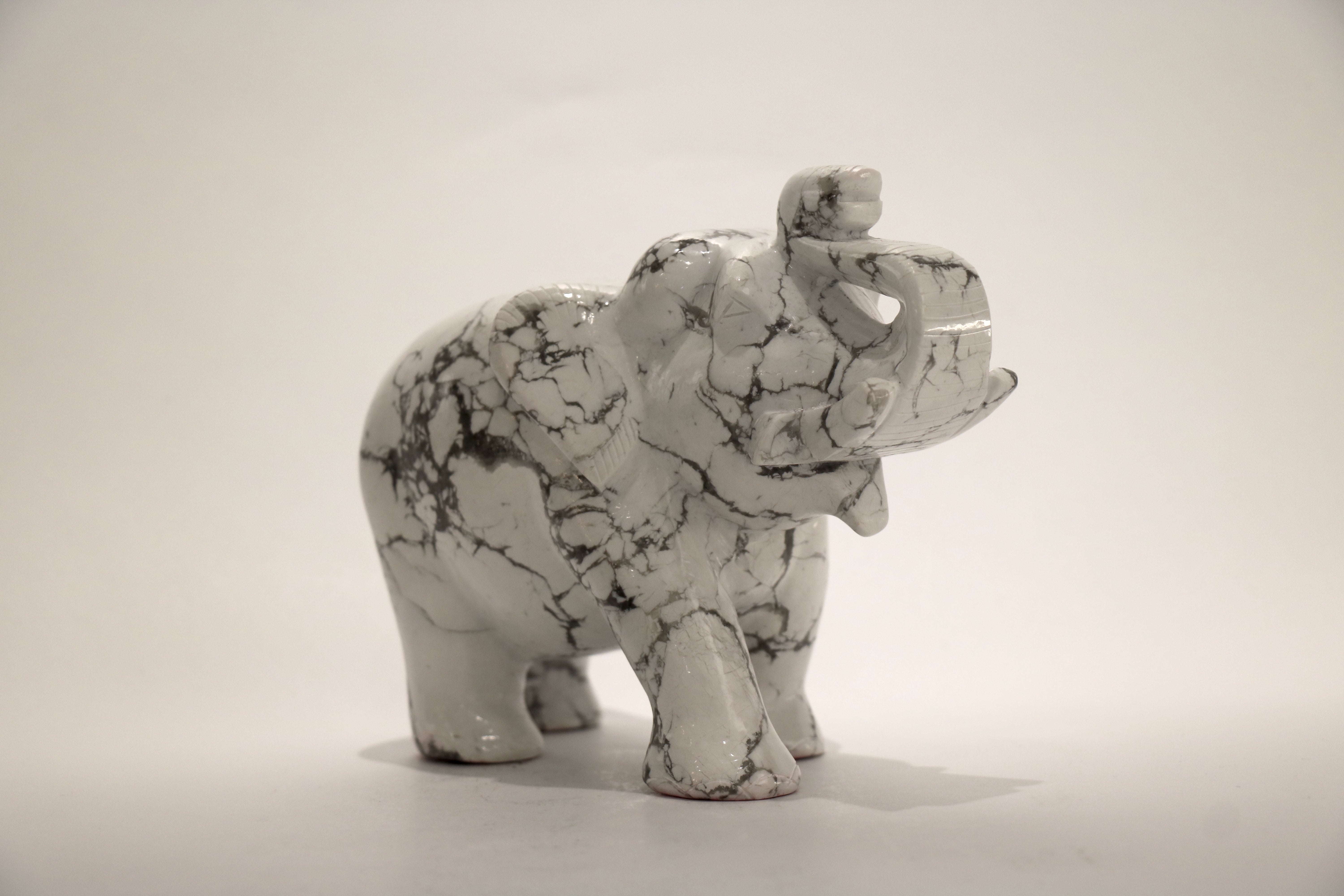 Howlite Elephant - 12cm、mySite、topwebapps