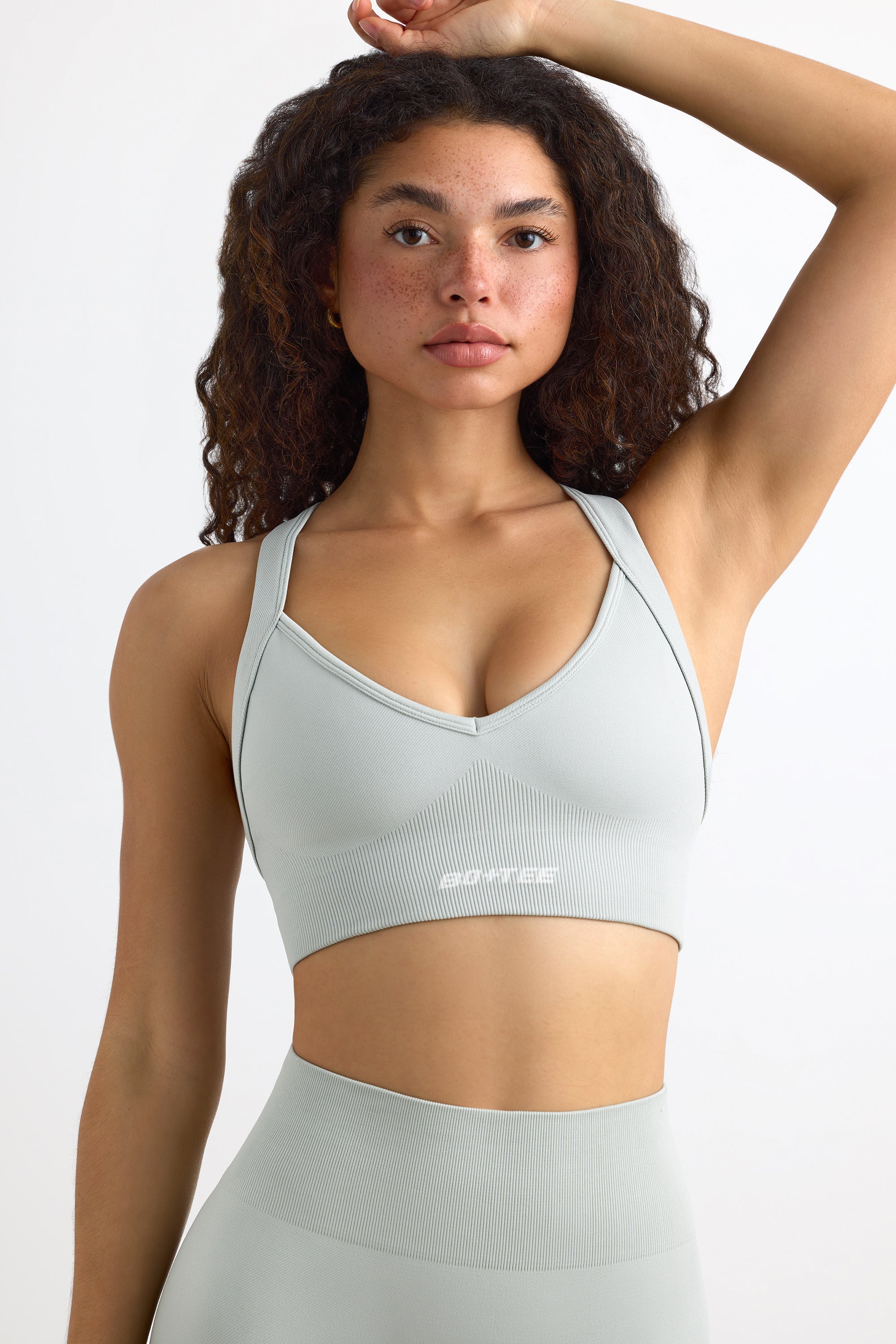 Super Sculpt Seamless Cross Back Sports Bra in Fog、mySite、solidvoid