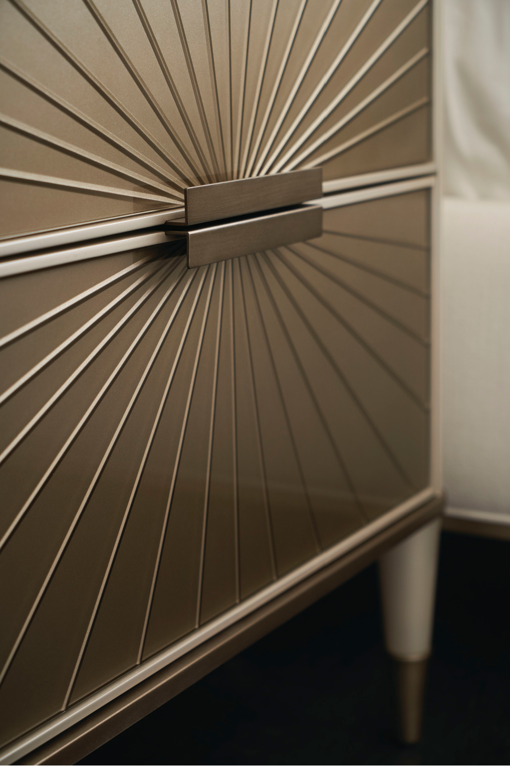 Mirrored Front Nightstand | Caracole Valentina、mySite、neckold