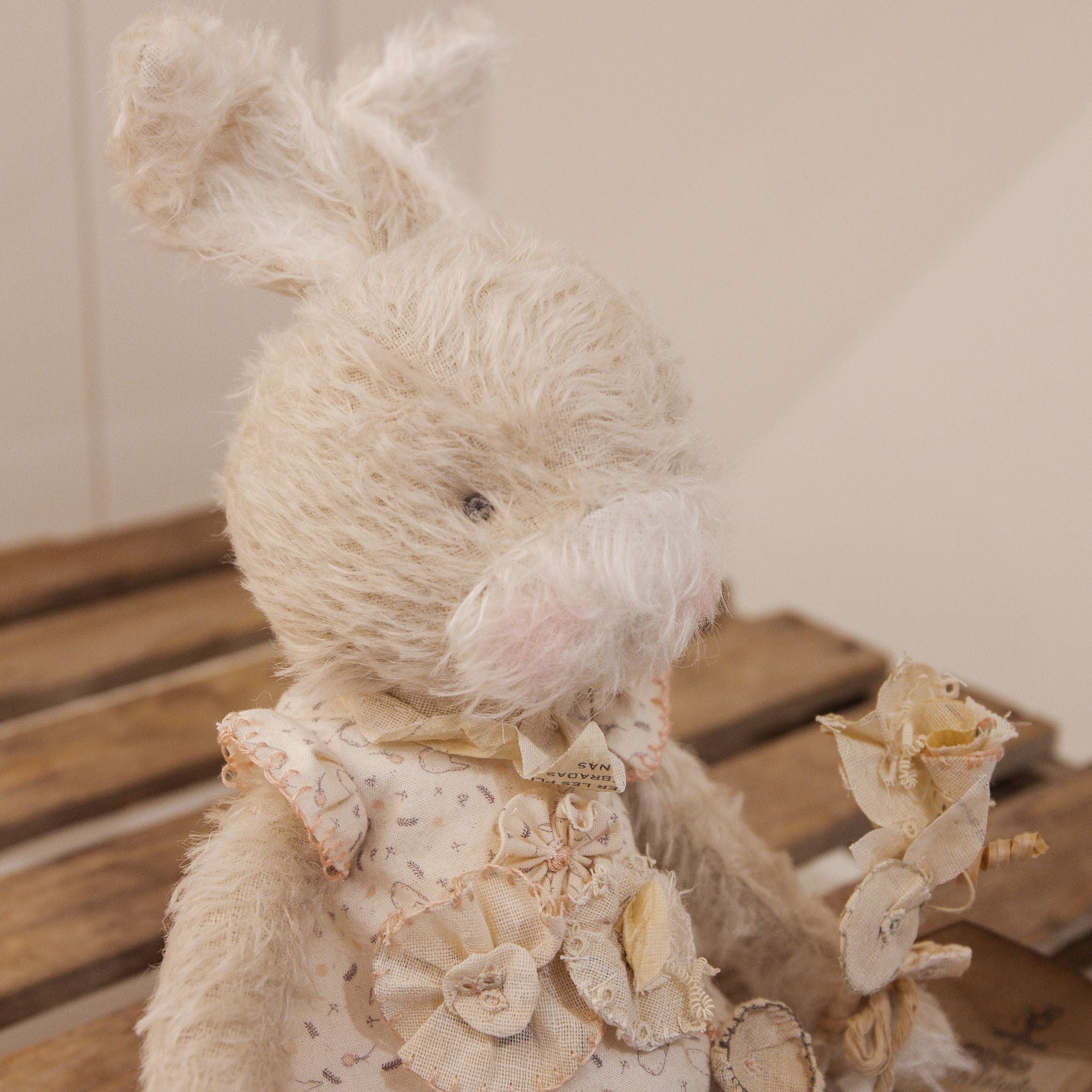 RETIRED Hutch Studio - Franny FunBun - Hand-Crafted Sparse Mohair Cream Bunny、mySite、g9winljtr