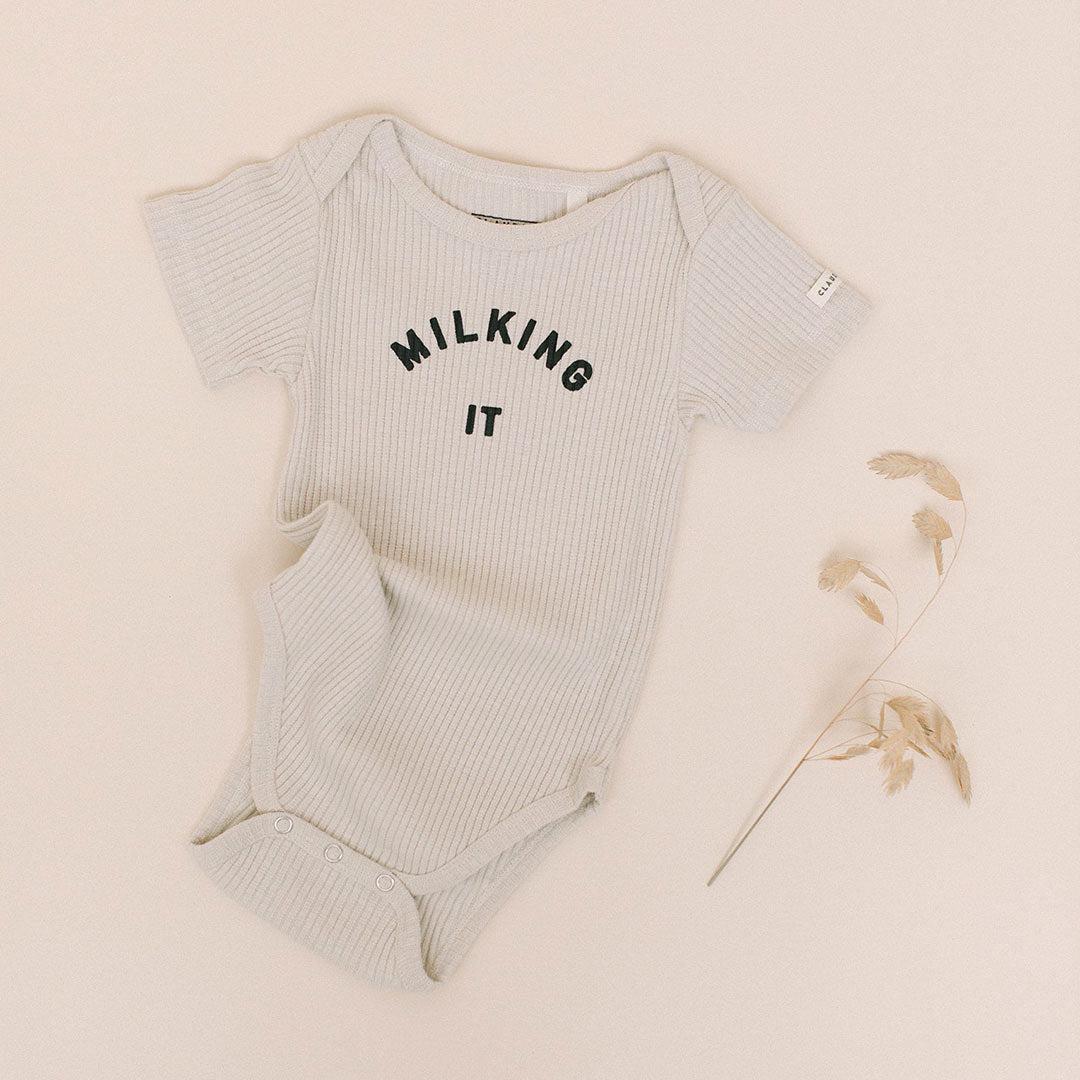 Claude & Co Milking It Short Sleeve Bodysuit - Oat、mySite、merchandisen