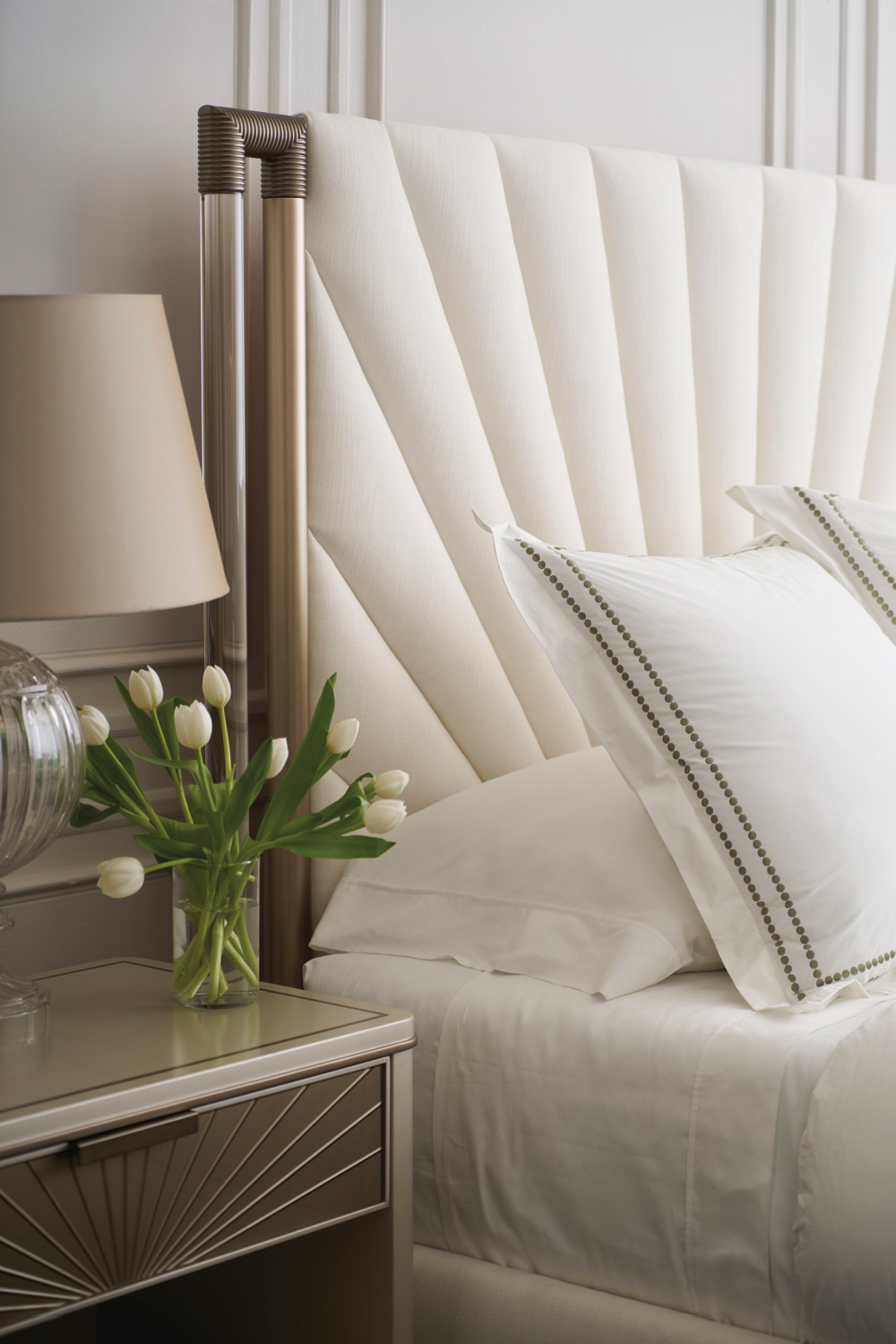 Mirrored Front Nightstand | Caracole Valentina、mySite、neckold