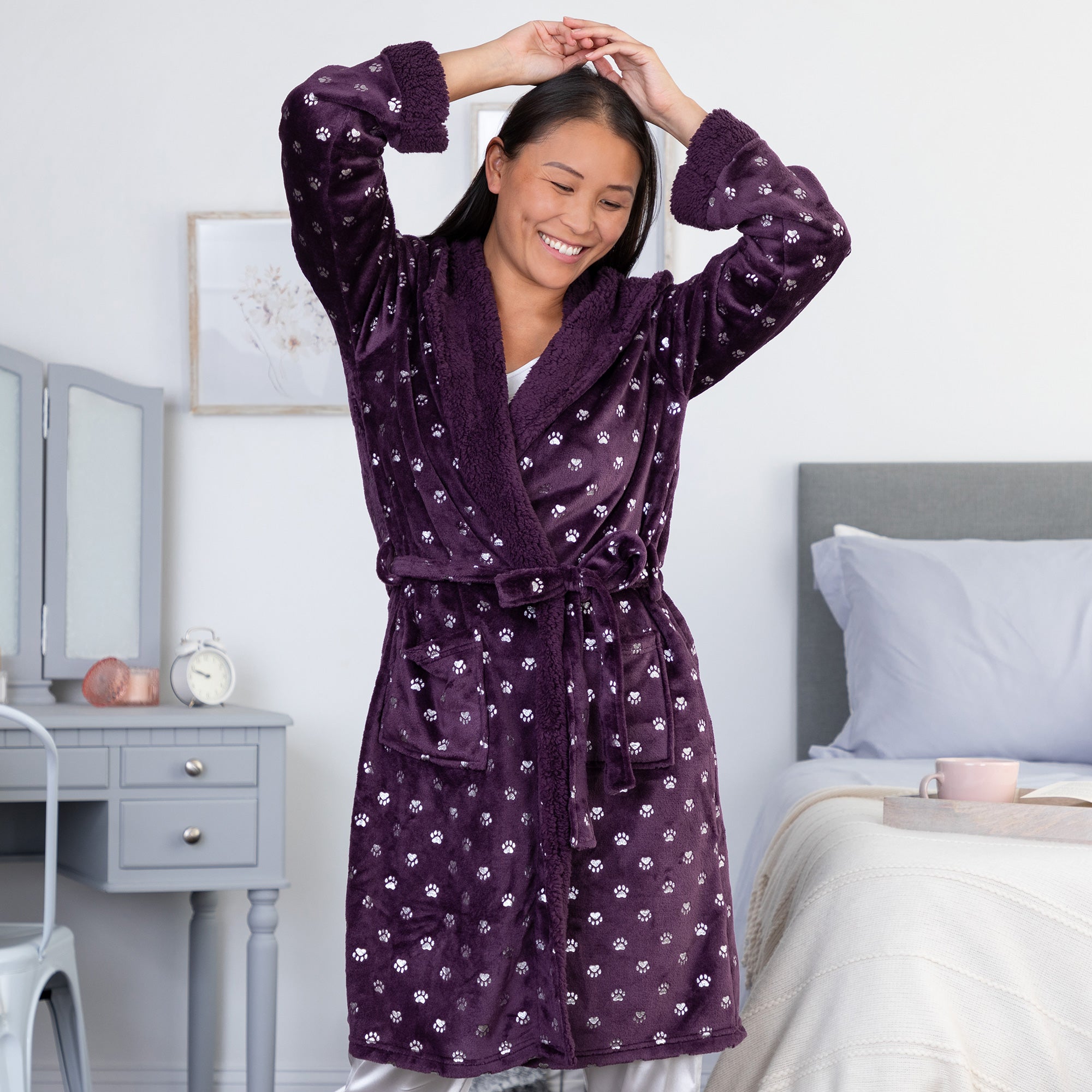 Regal Silver Paws Hooded Robe、mySite、camillekostekn