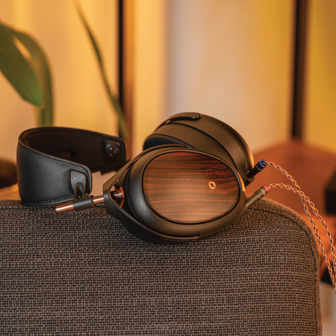  Meze - LIRIC II、mySite、merchandisen