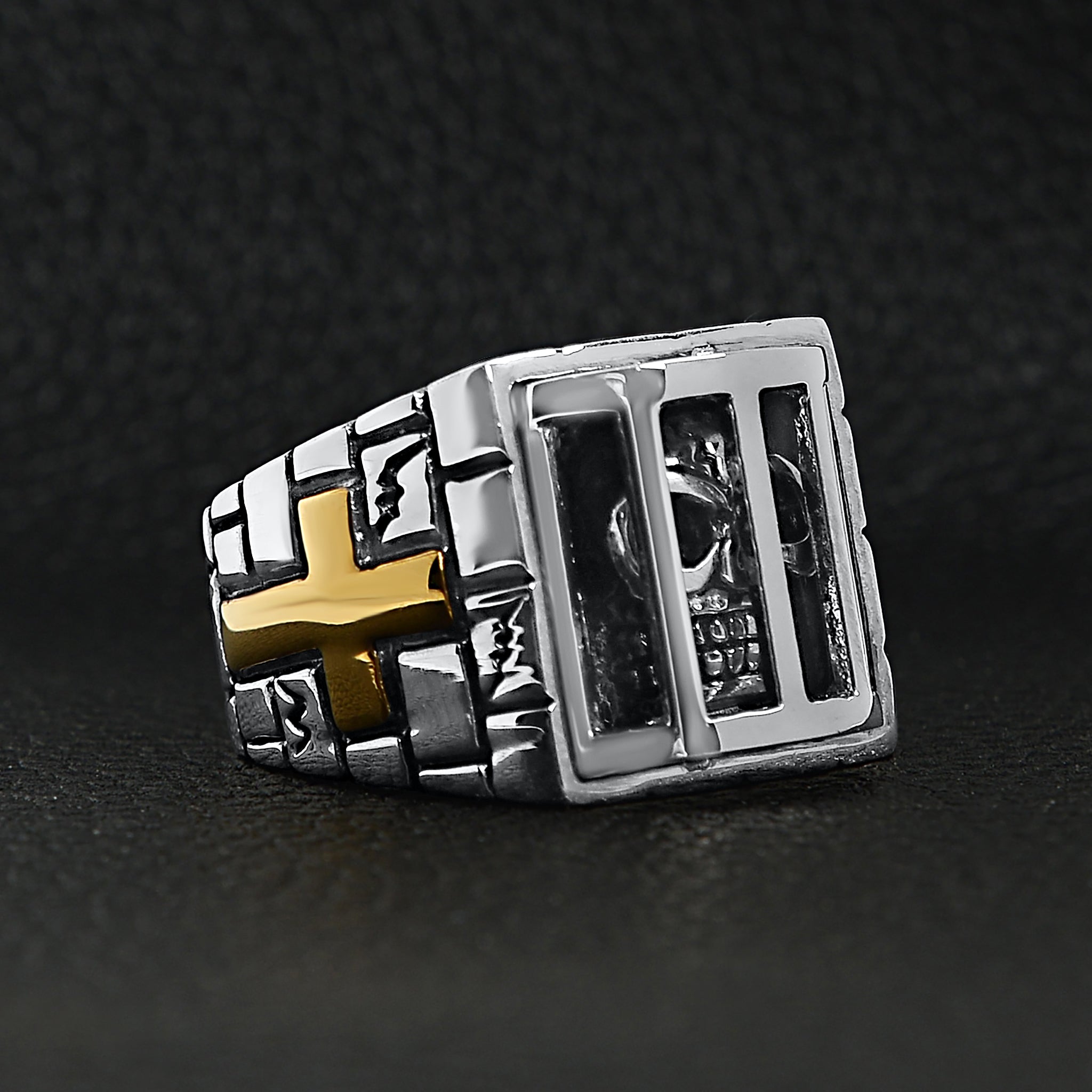 Stainless Steel Medieval Jailed Skull With 18K Gold PVD Coated Cross Accents Ring / SCR4101、mySite、dreamappss