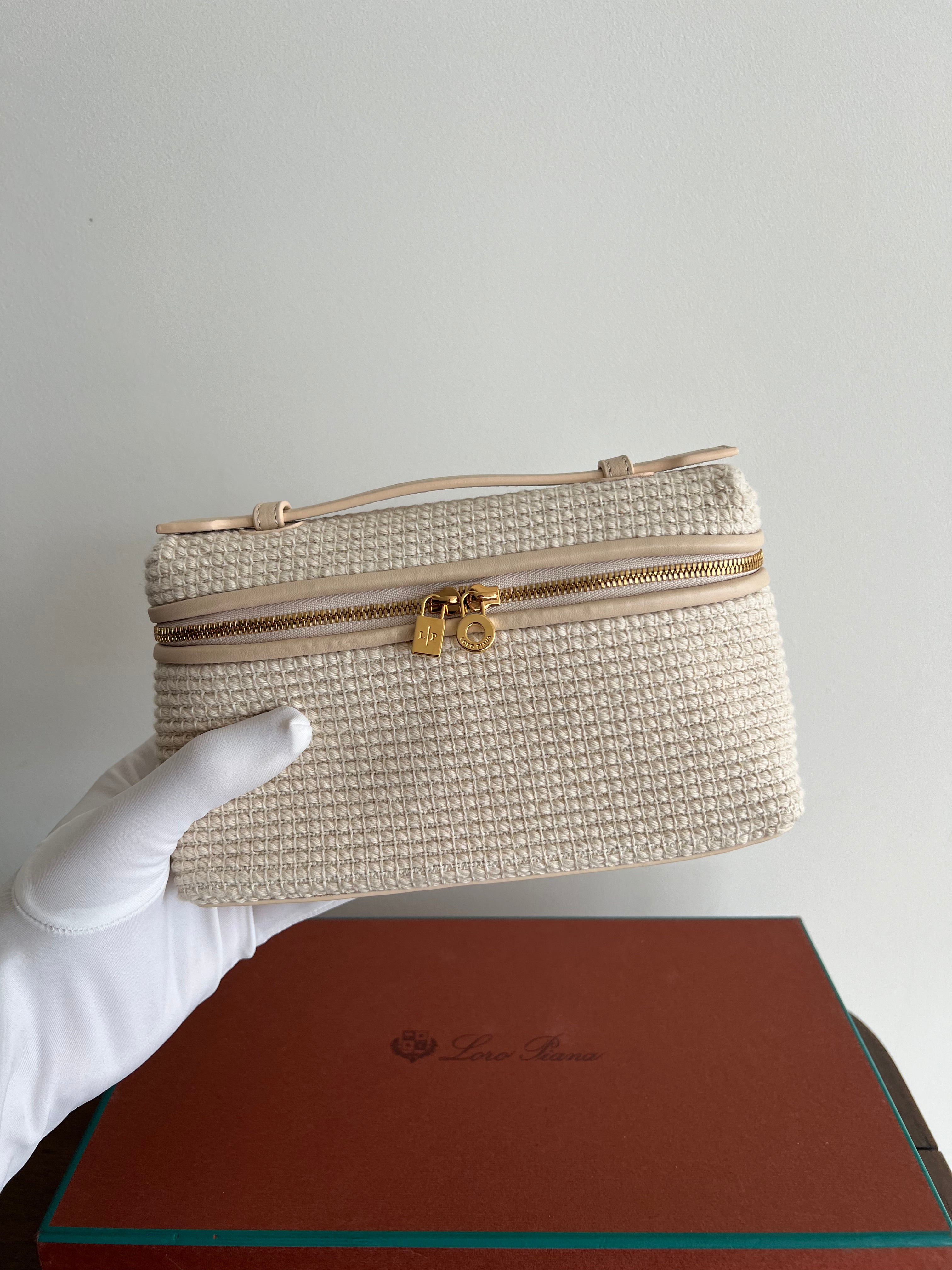 Loro Piana Extra Pocket Pouch L19 (Natural / Lotus Root)、mySite、garminoutage.com