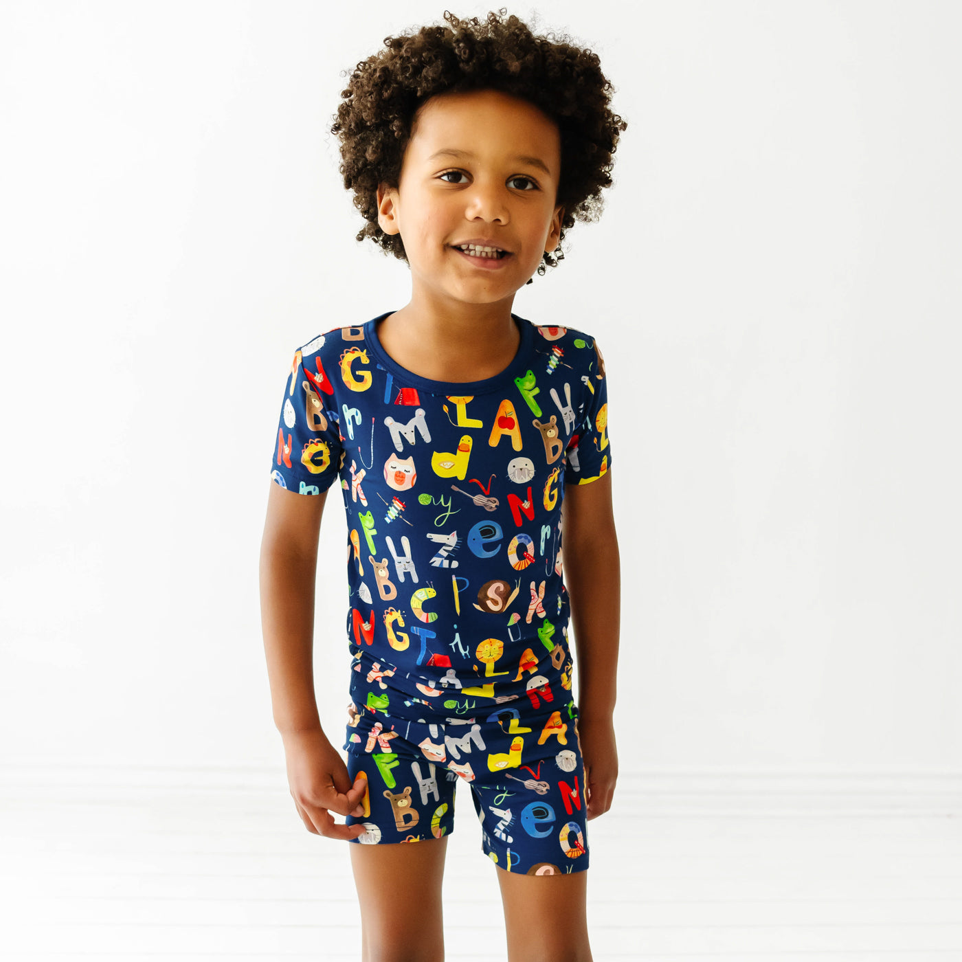 Navy Alphabet Friends Two-Piece Short Sleeve & Shorts Pajama Set、mySite、g9winljtr