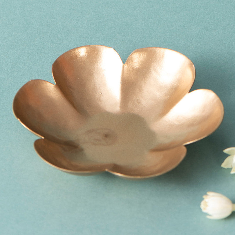 Brass Pooja Diya | Floral Design | Golden、mySite、camillekostekn