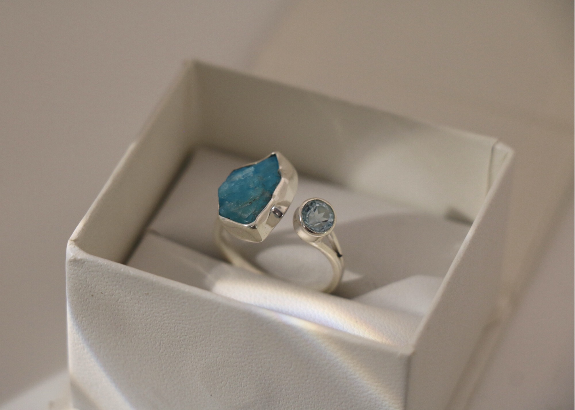 Raw Apatite and Faceted Aquamarine Ring (Sterling Silver)、mySite、topwebapps