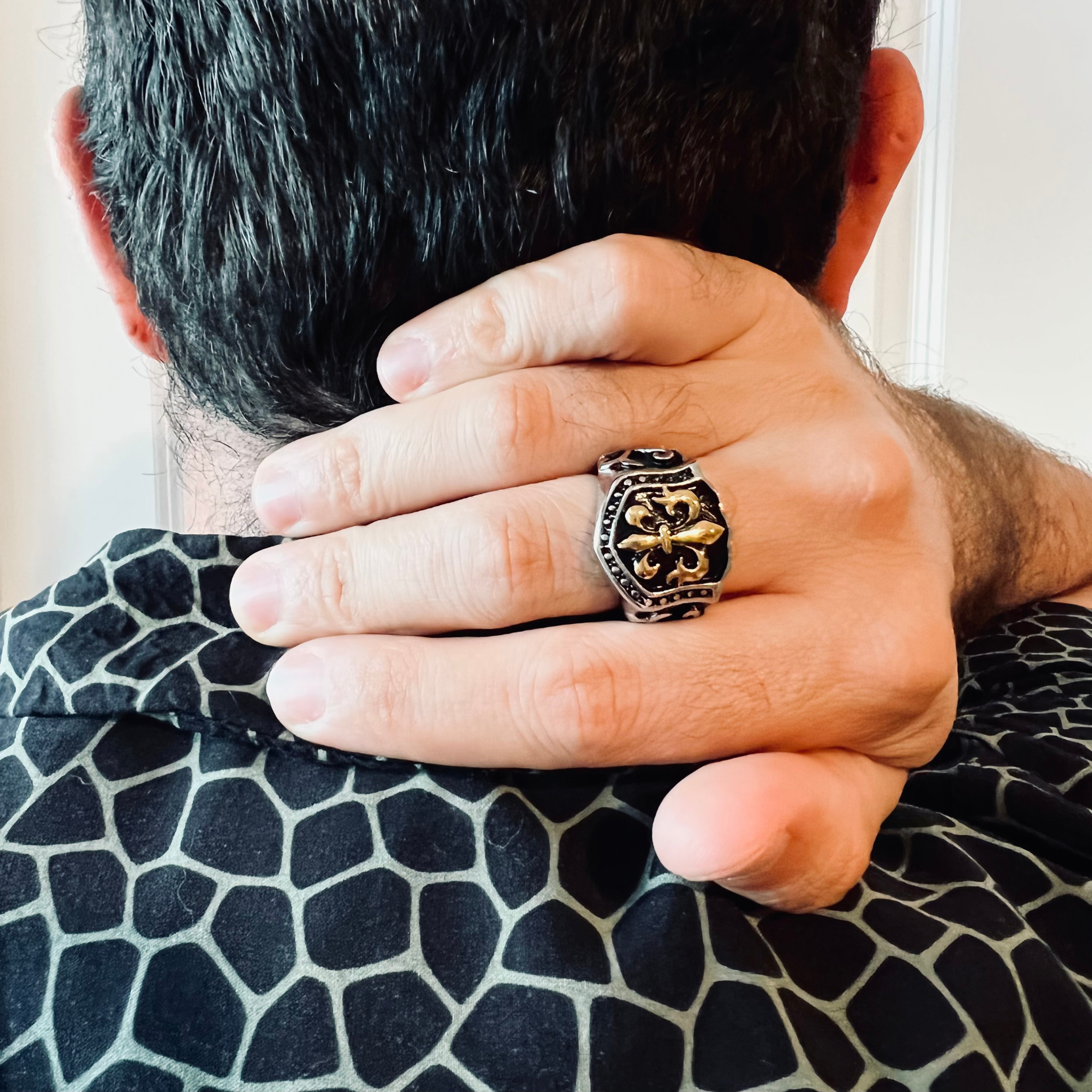 Stainless Steel 18K Gold PVD Coated Fleur De Lis Shield Signet Ring / SCR4034、mySite、dreamappss