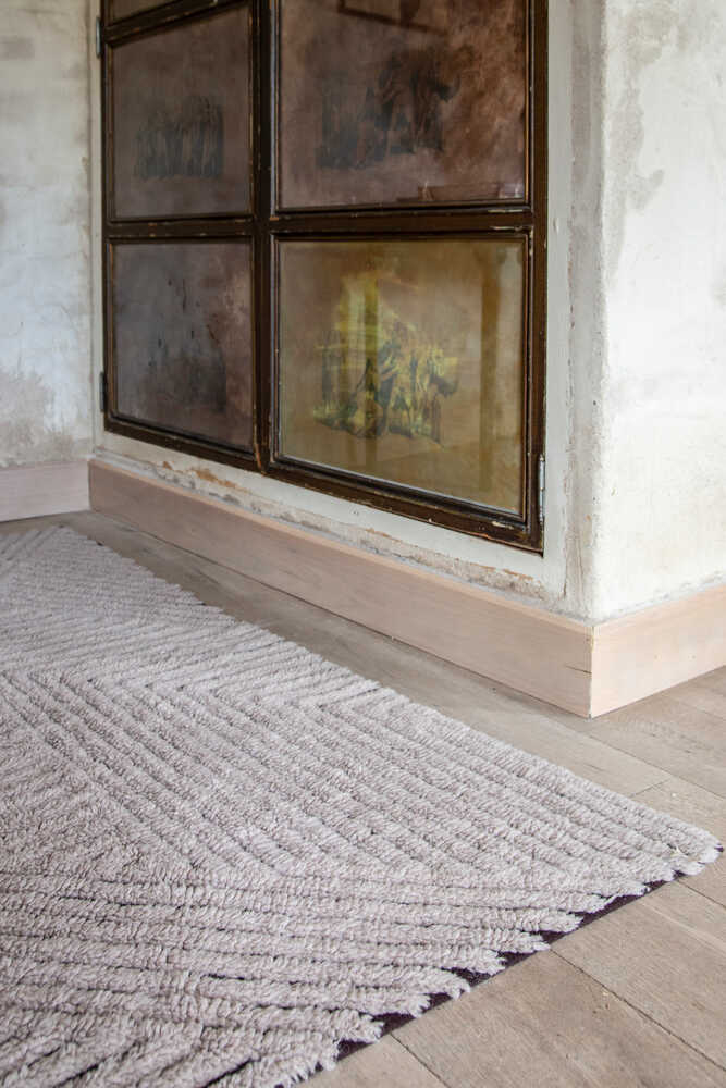 WOOL AREA RUG BLACK CHIA、mySite、gigharbornorthrealestate