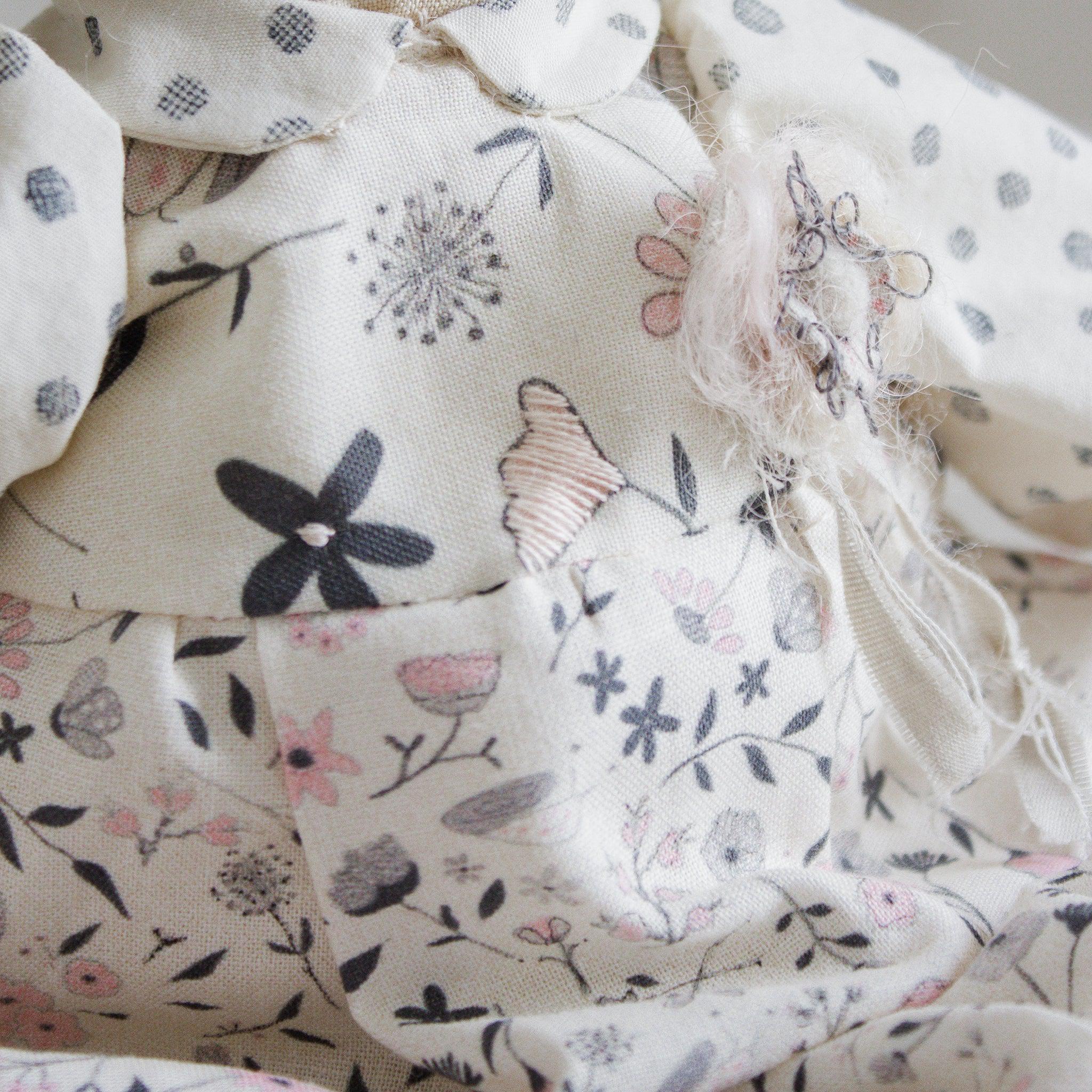 RETIRED - Hutch Studio Original - Gaye Bouquet - Hand-Crafted Cotton Bunny、mySite、g9winljtr