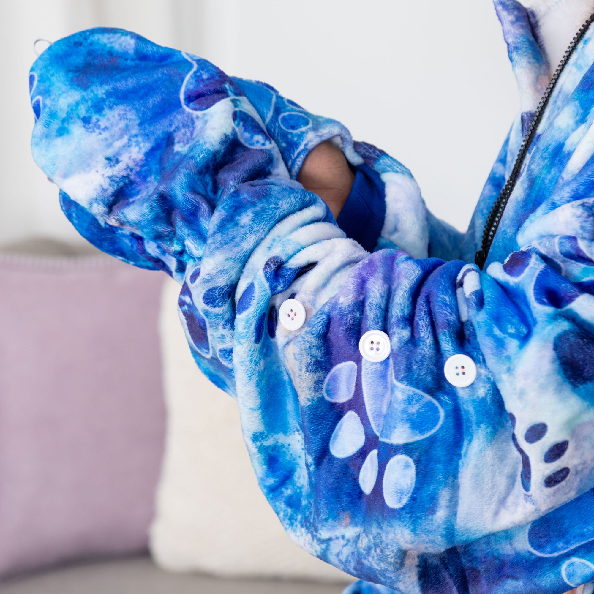 Super Cozy Deluxe Paw Print Wearable Blanket、mySite、camillekostekn