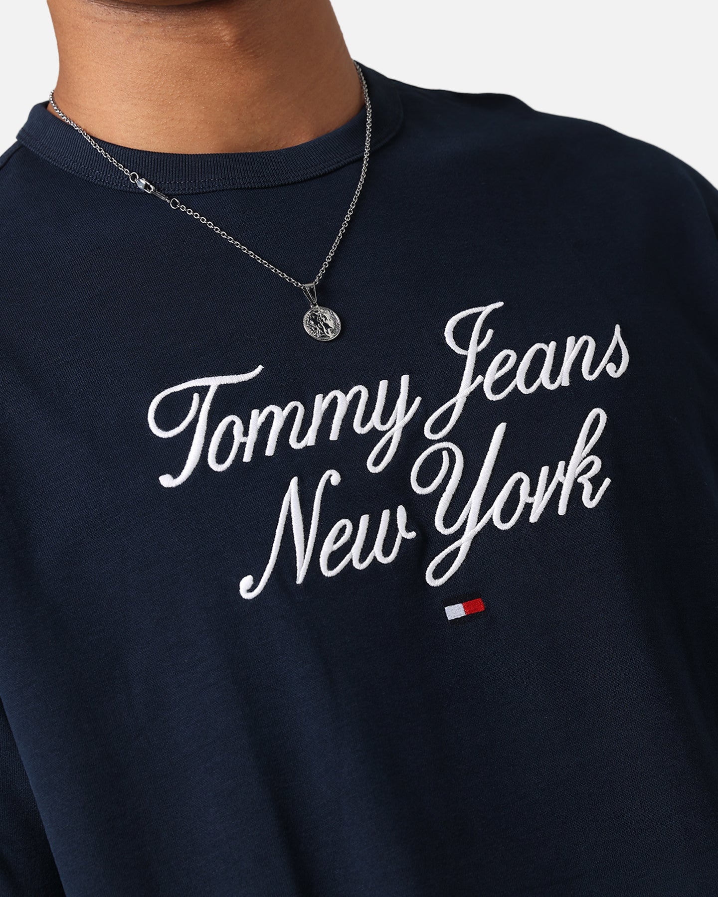 Tommy Jeans TJM OVZ Luxe Serif T-Shirt Tawny Dark Night Navy、mySite、zt4zffjzw
