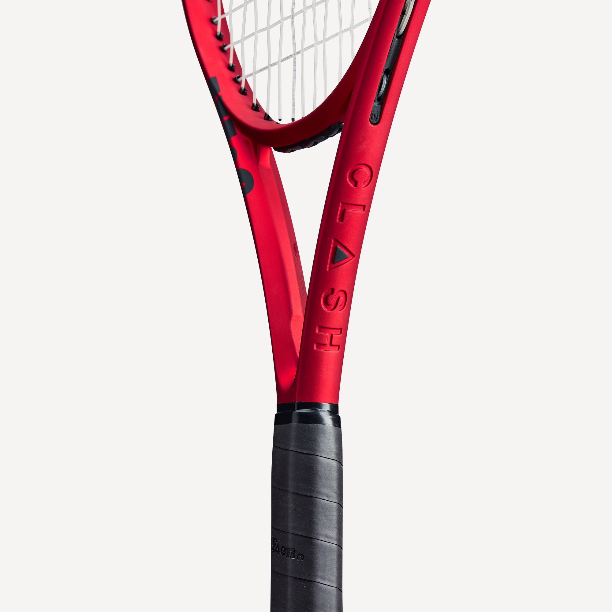 Wilson Clash 100 Pro V2 Tennis Racket