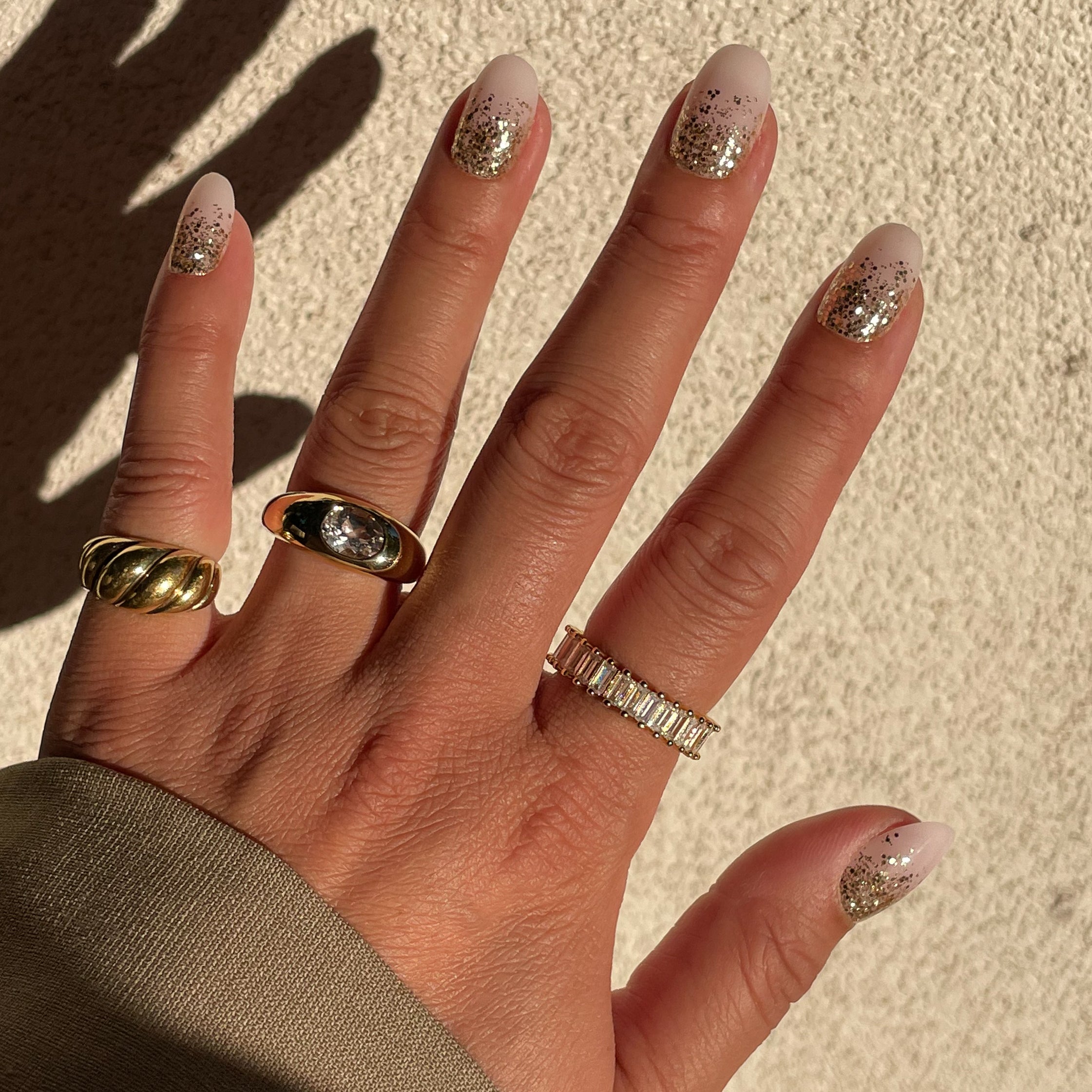 Half Moon Glitter Gradient | Round | Short、mySite、solidvoid