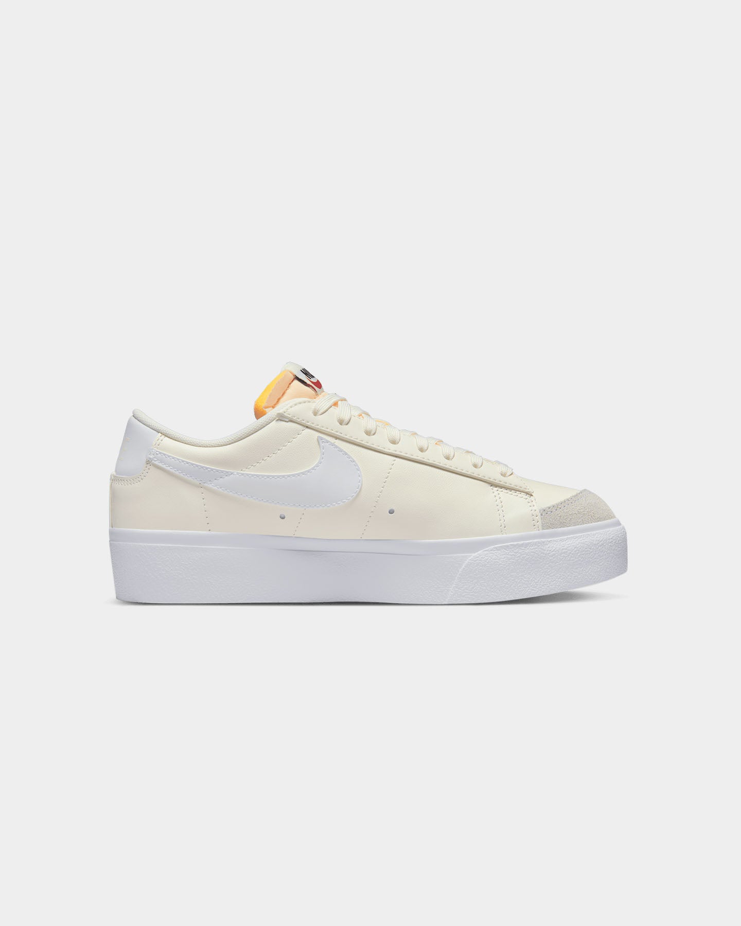 Nike Women's Blazer Low Platform Sail/White-White、mySite、zt4zffjzw