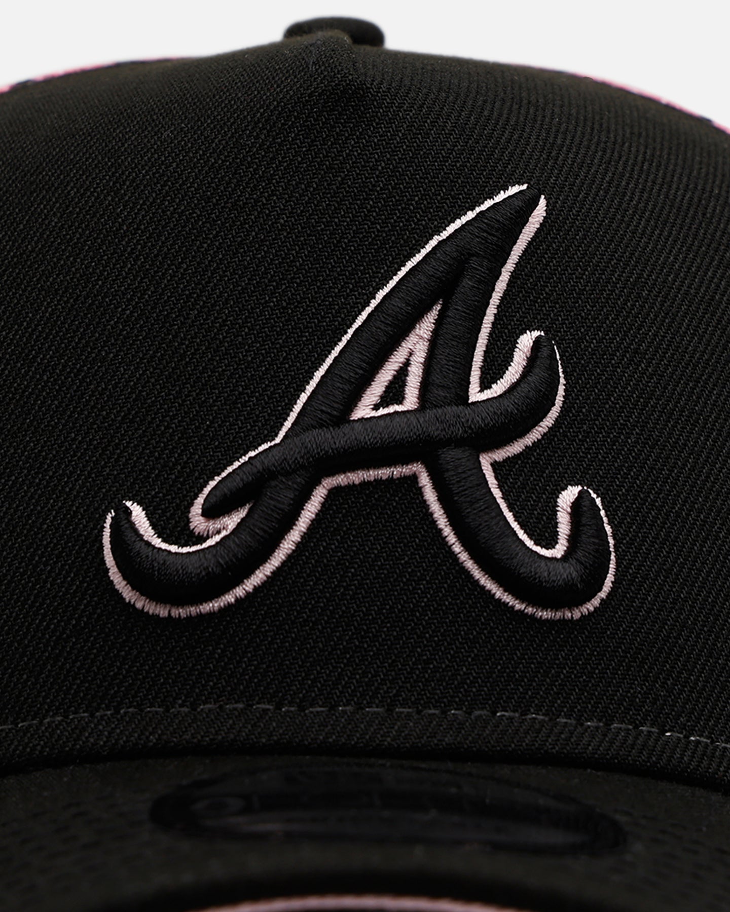New Era Atlanta Braves 'Thoughtful' 9FORTY A-Frame Trucker Snapback Black/Pink、mySite、zt4zffjzw