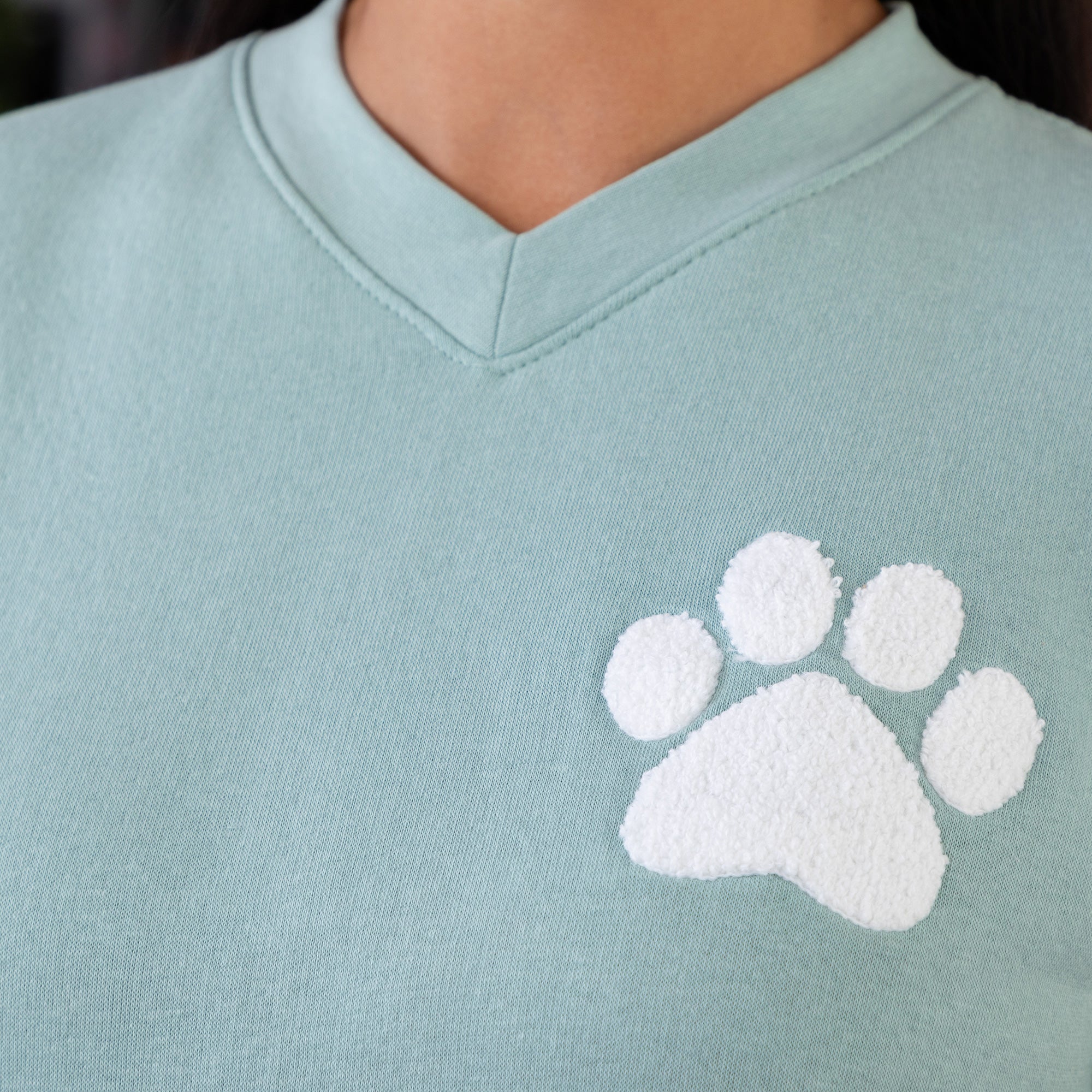Chenille Paw V-Neck Pullover Sweatshirt、mySite、camillekostekn